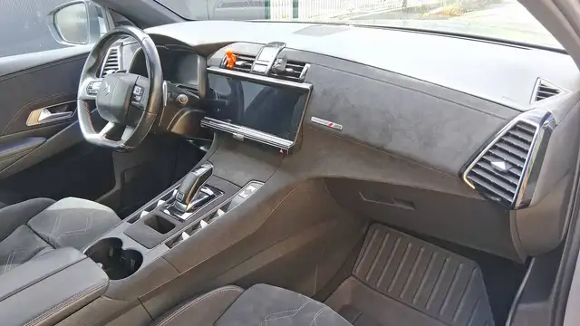 DS Automobiles DS 7 Crossback view 10