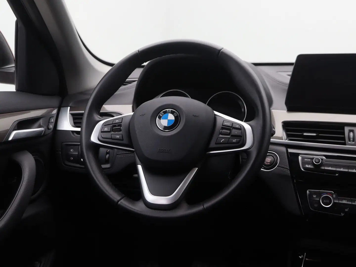 BMW X1 xDrive20i Business Edition Plus Oranje - 2