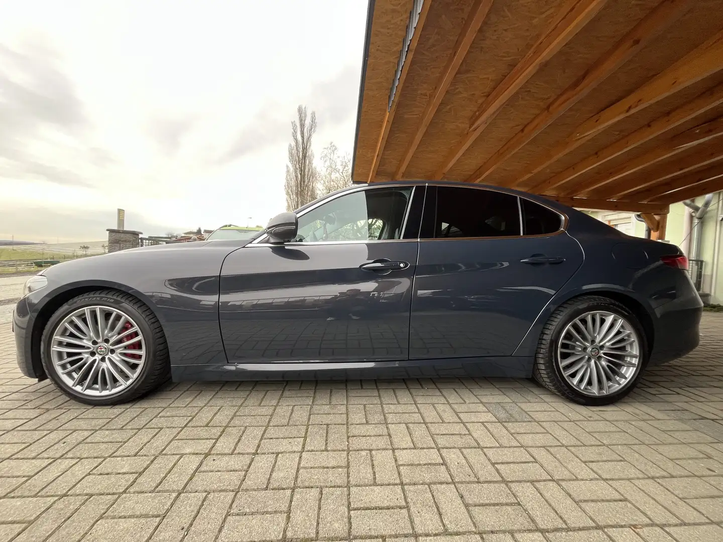 Alfa Romeo Giulia Super 2,2 180 AT RWD Blau - 2