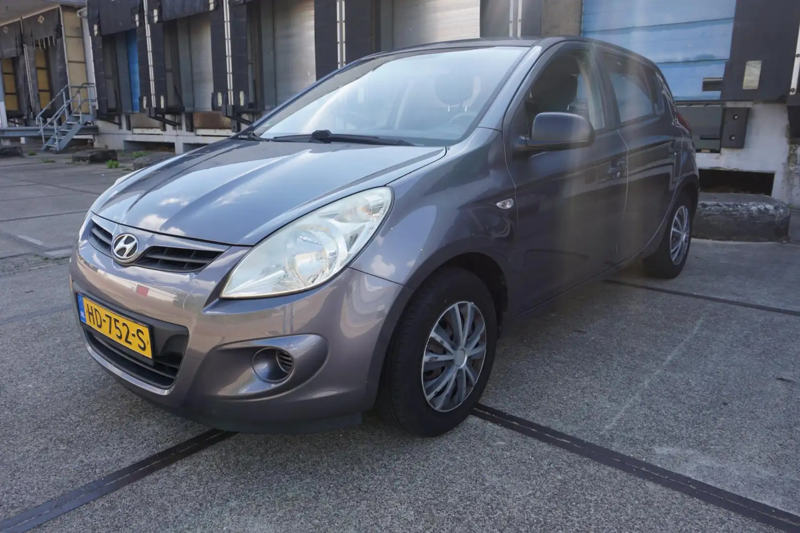 Hyundai i20 1.2i ActiveVersion Gris - 2