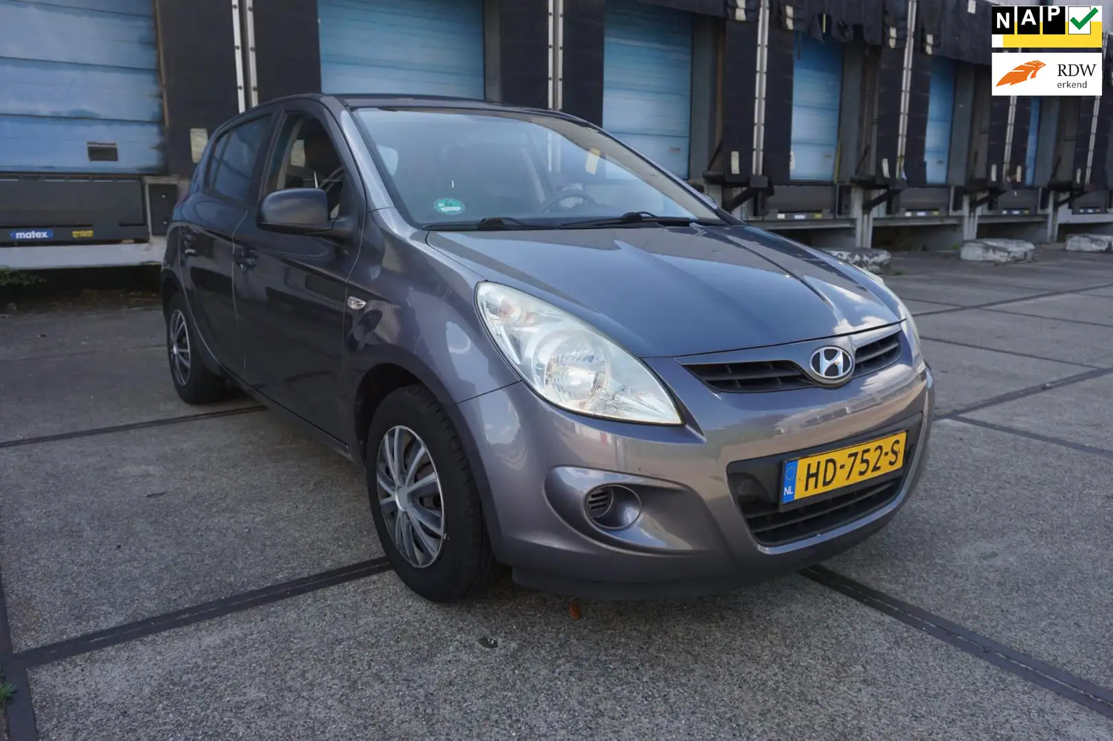 Hyundai i20 1.2i ActiveVersion Gris - 1