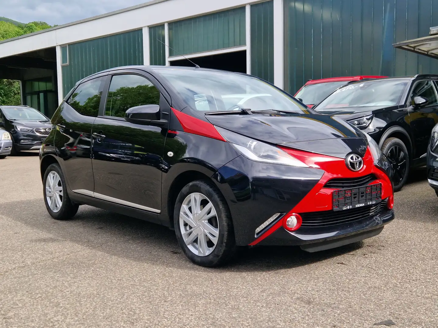 Toyota Aygo Aygo 1.0 5-t Edition,KLIMA,BT,TÜV NEU Schwarz - 2