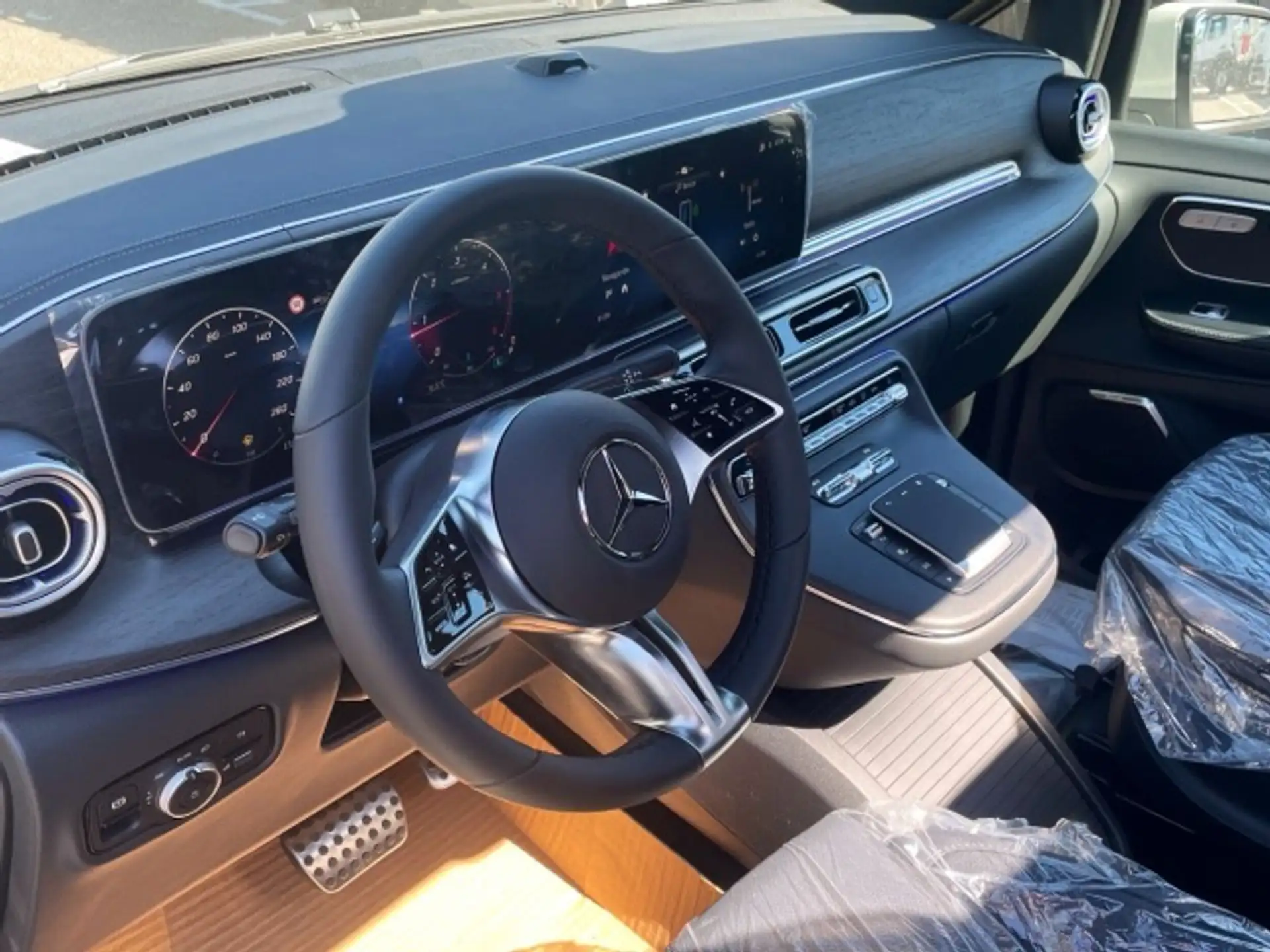 Mercedes-Benz V-Class V 300 2026 은색 사진 7