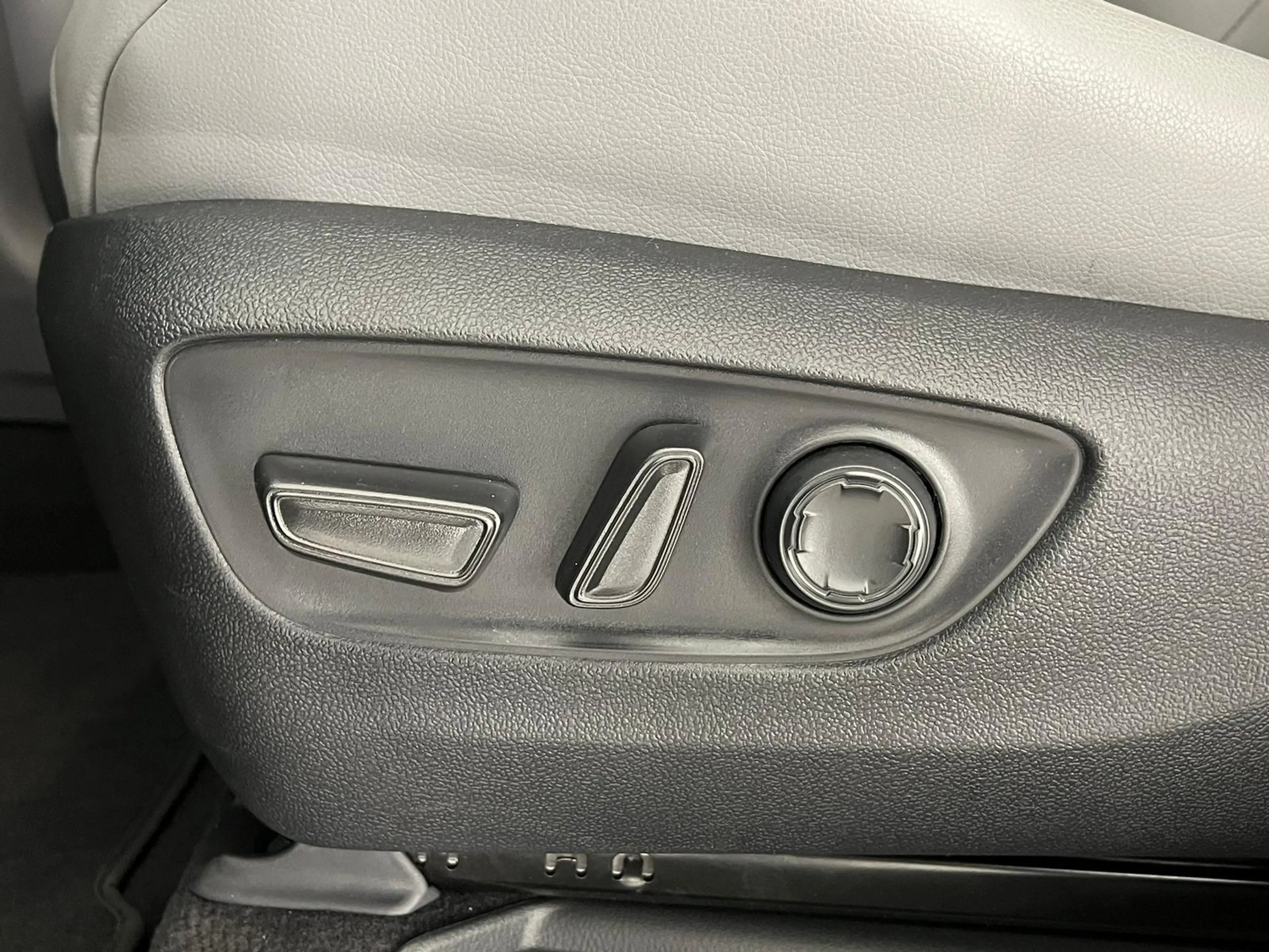 Toyota Highlander Sienna 2.5 Hybrid Luxe XLE — photo 13