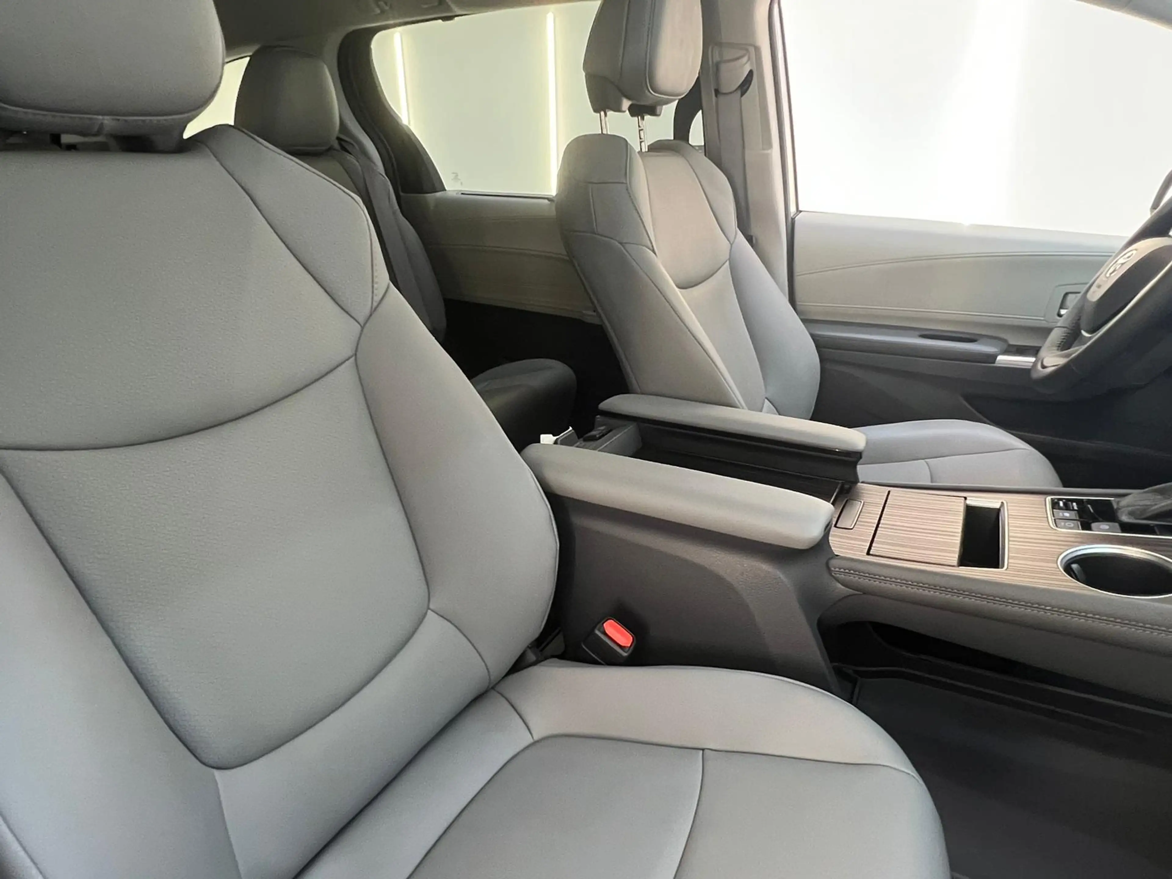 Toyota Highlander Sienna 2.5 Hybrid Luxe XLE — photo 11