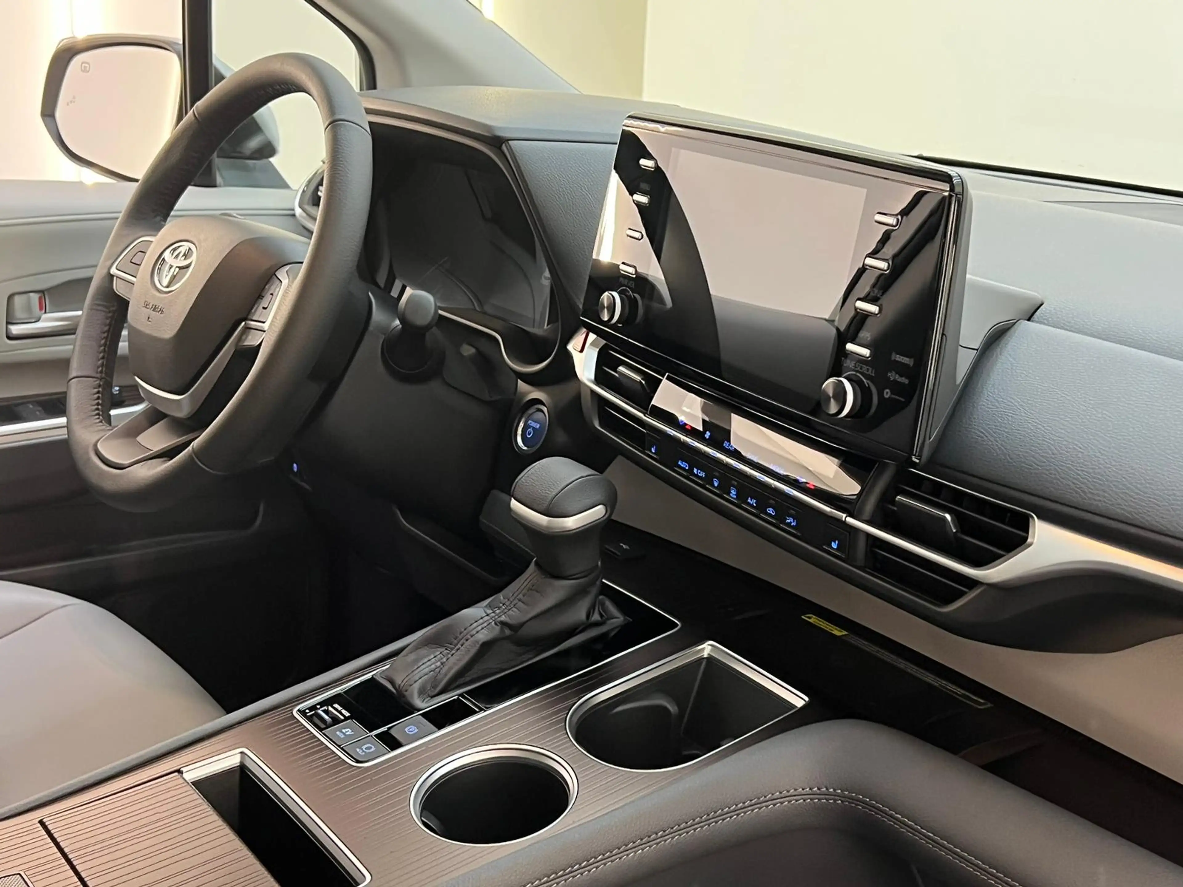 Toyota Highlander Sienna 2.5 Hybrid Luxe XLE — photo 7