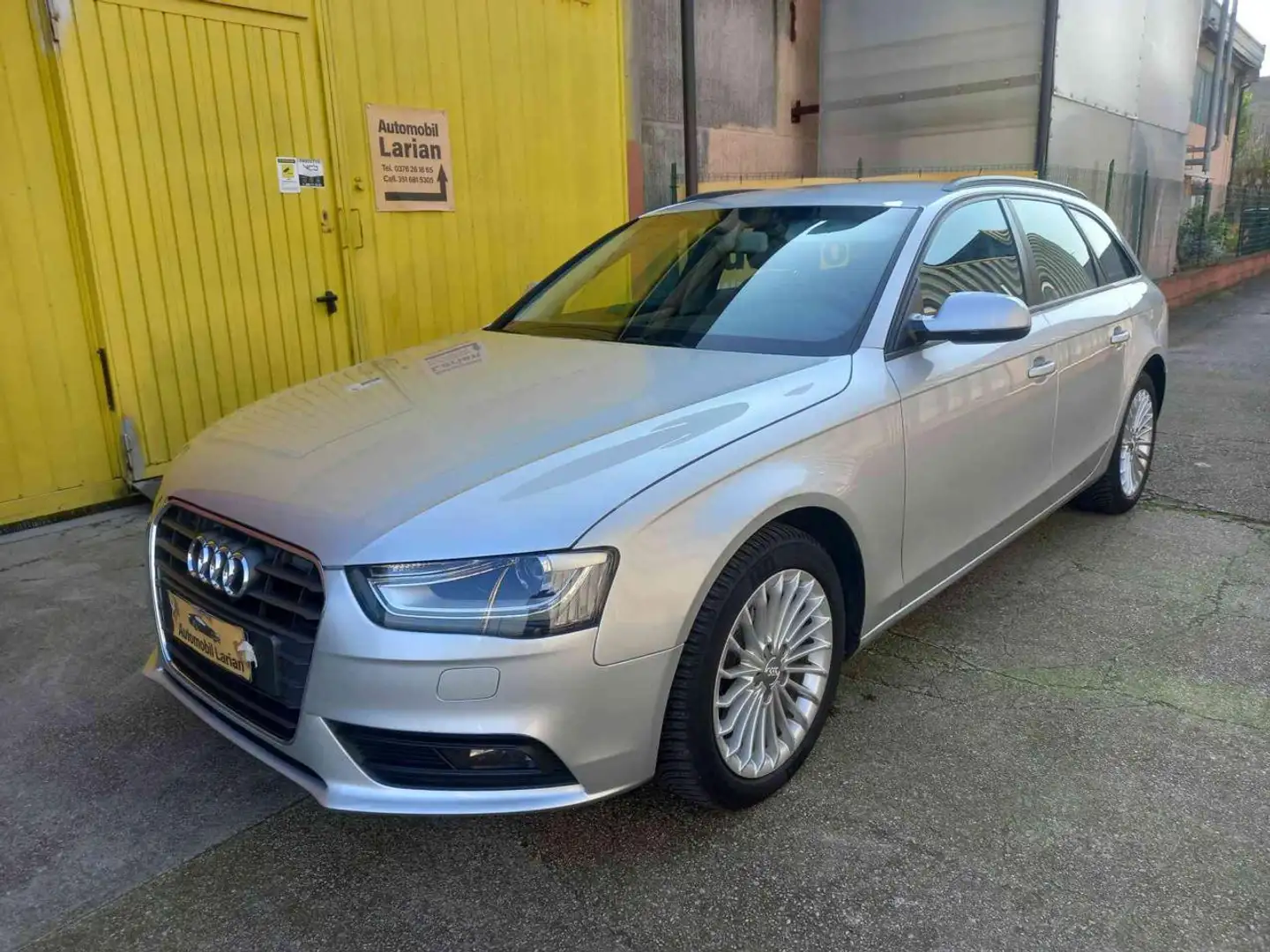 Audi A4 B8  AVANT 2,0 143 CV MULTITRONIC NEOPATENTATI Gris - 1
