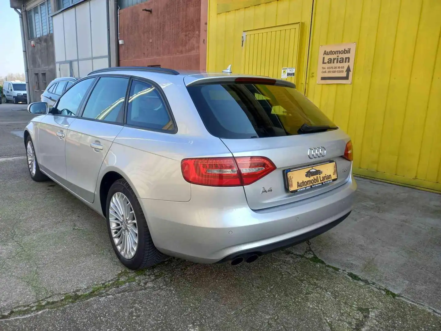 Audi A4 B8  AVANT 2,0 143 CV MULTITRONIC NEOPATENTATI Gris - 2