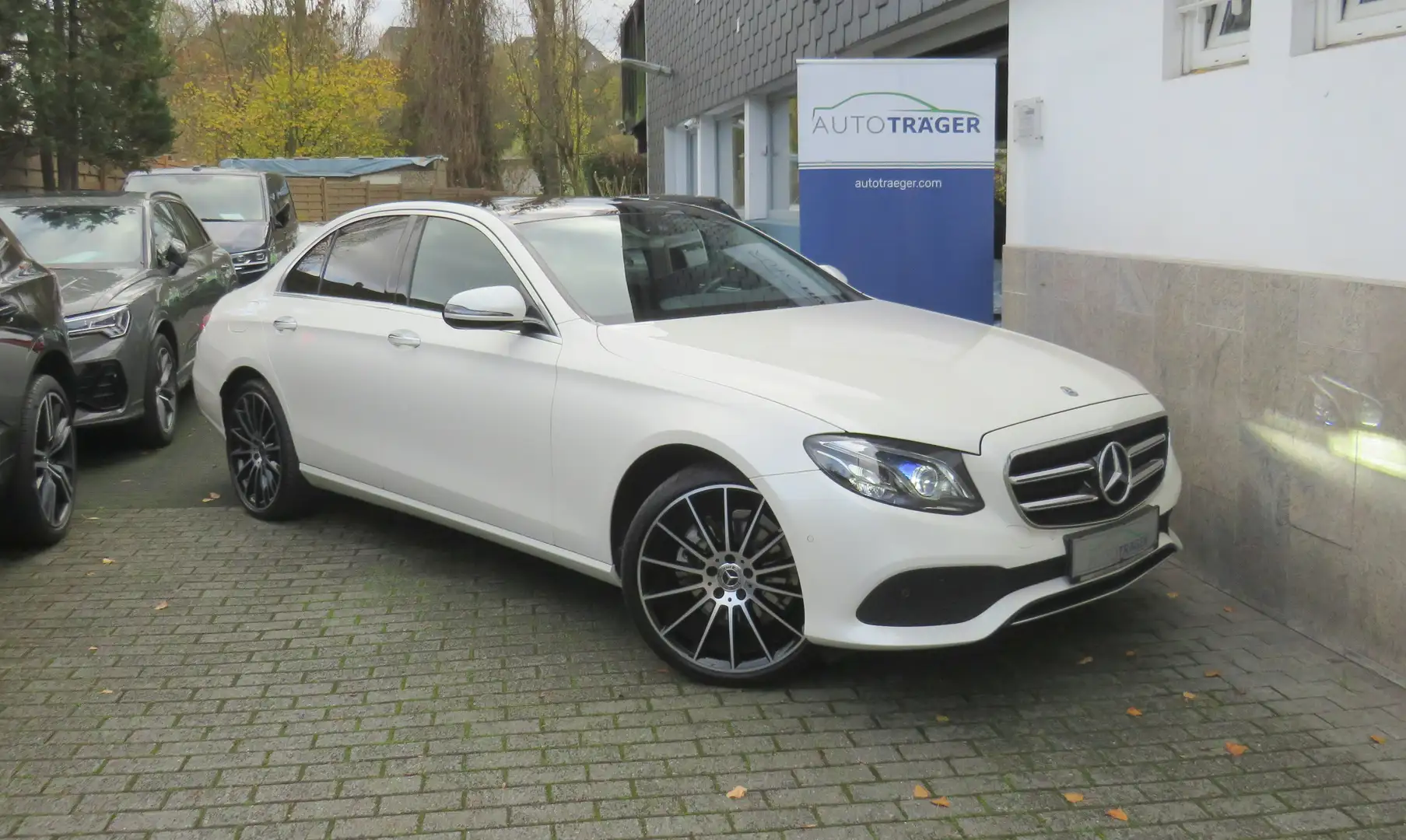 Mercedes-Benz E 220 E 220 d Limousine // Pano, AHK, Virtl. Weiß - 1