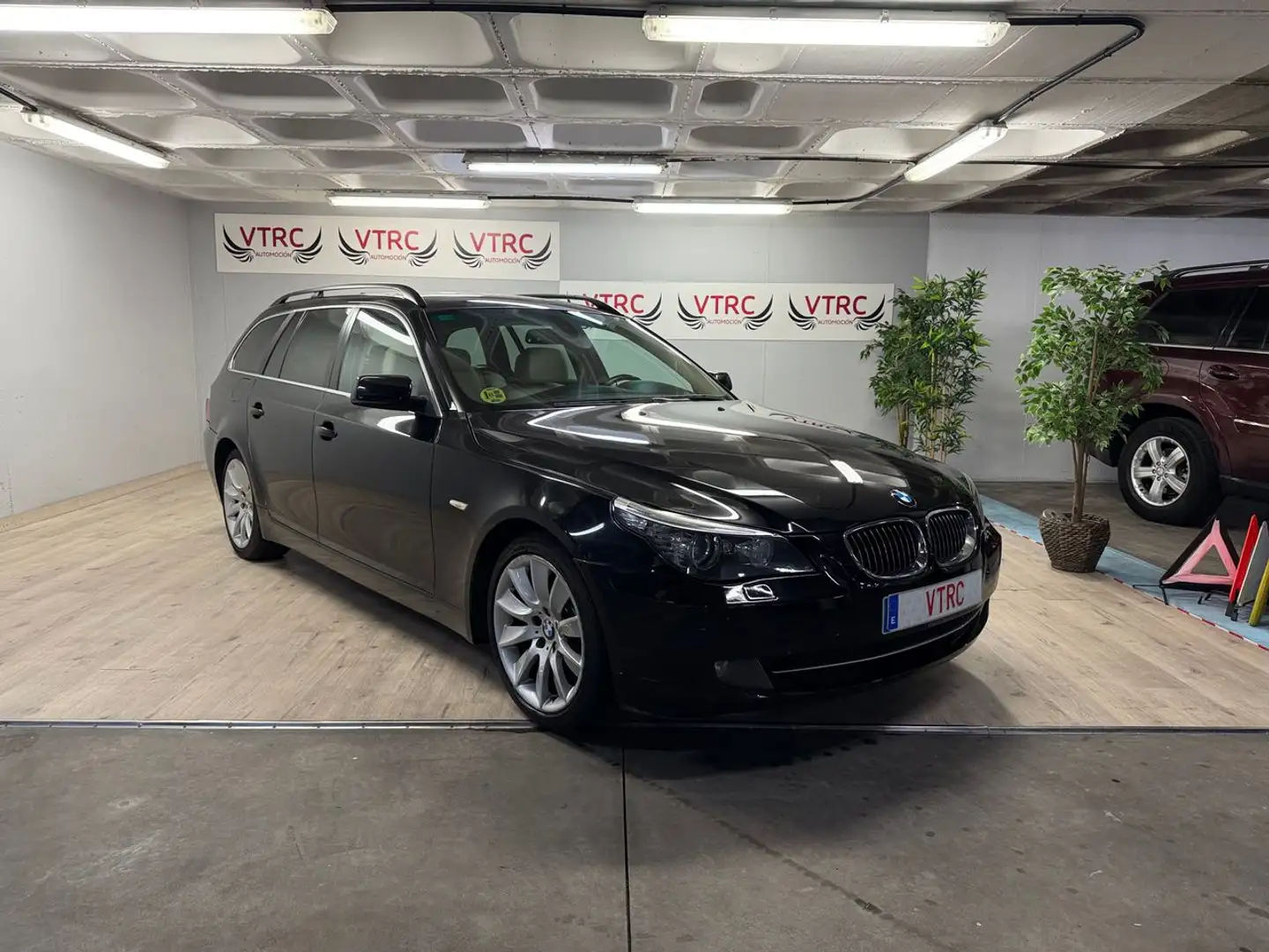 BMW 530 530d Touring Aut. Negro - 1