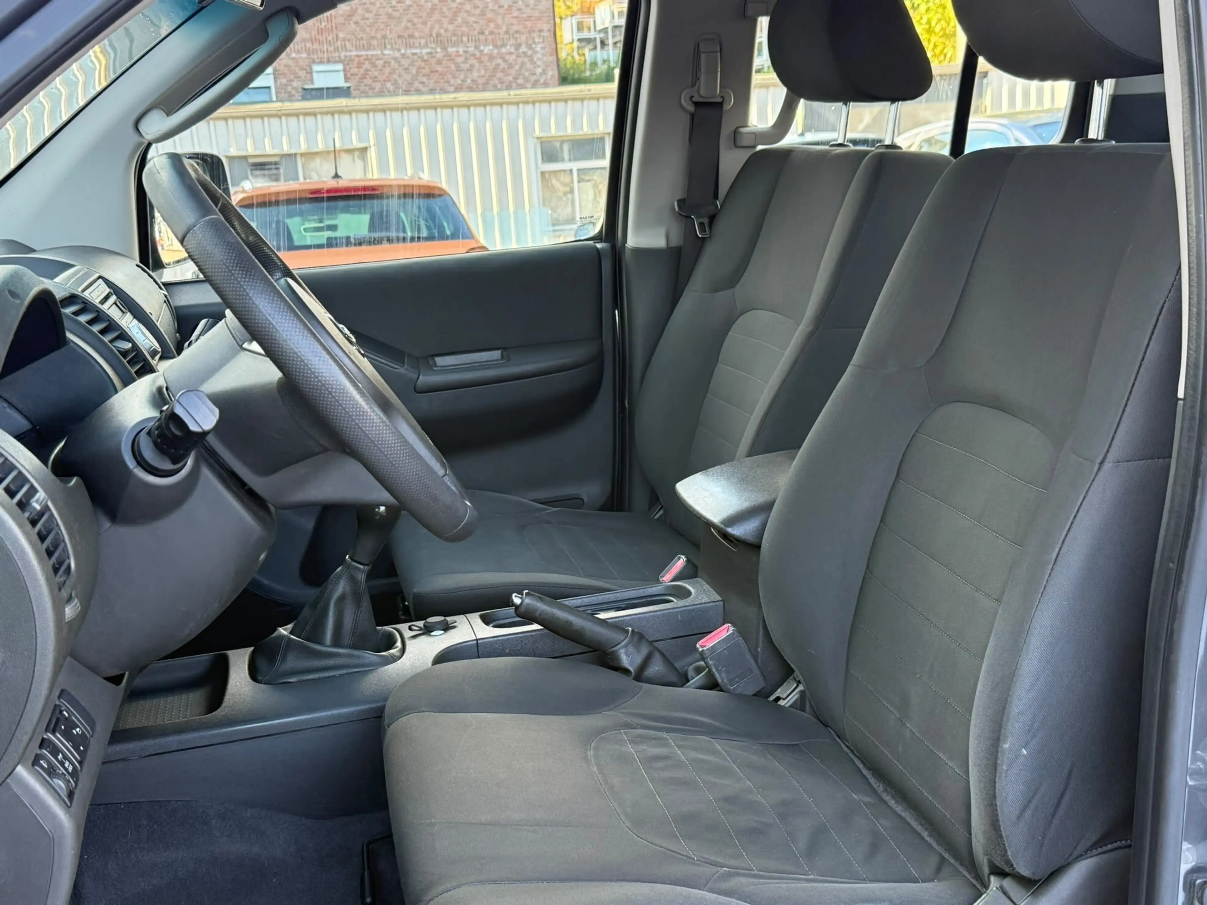 Nissan Navara Double Cab XE 4X4 — photo 11