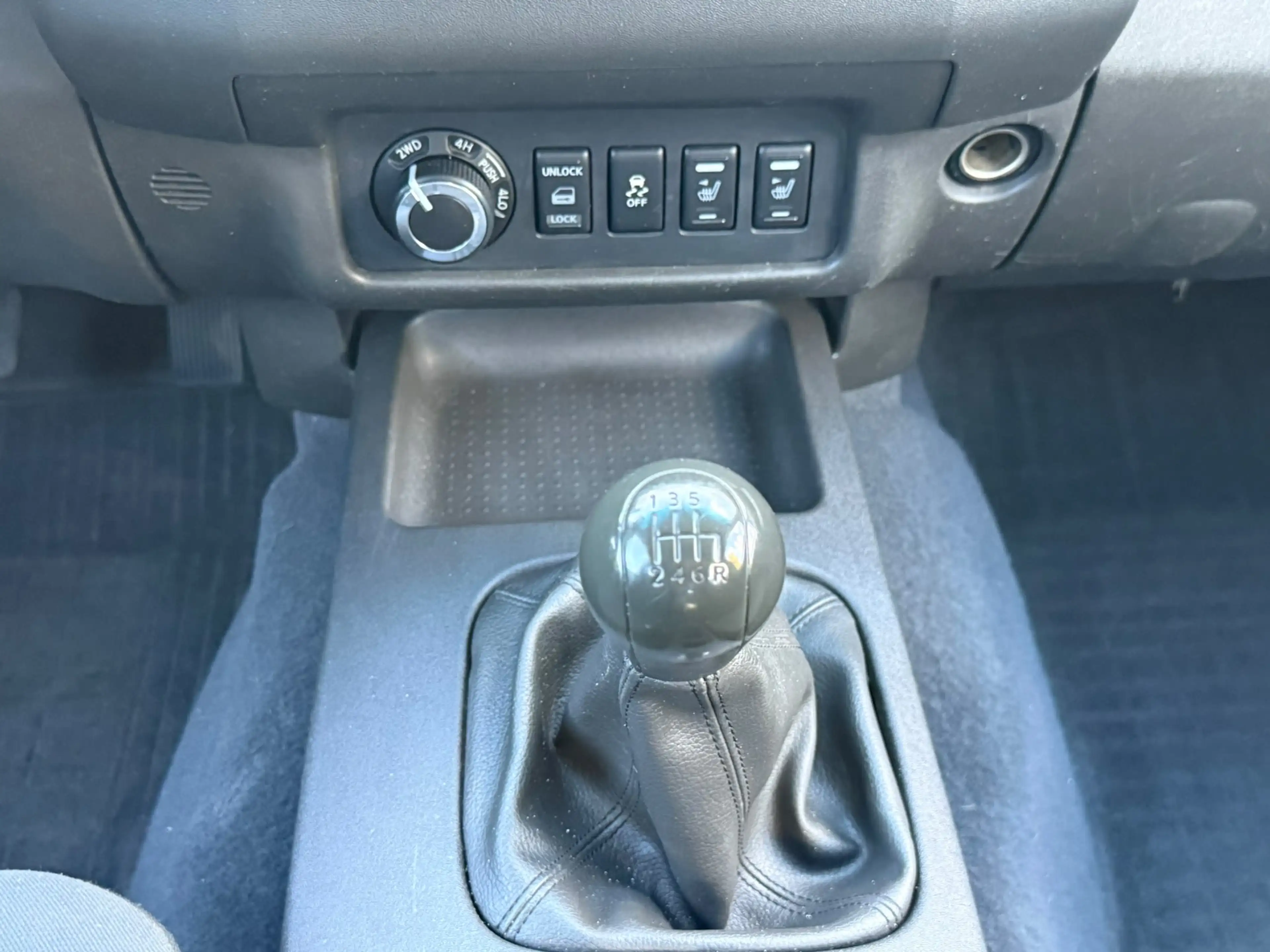 Nissan Navara Double Cab XE 4X4 — photo 10