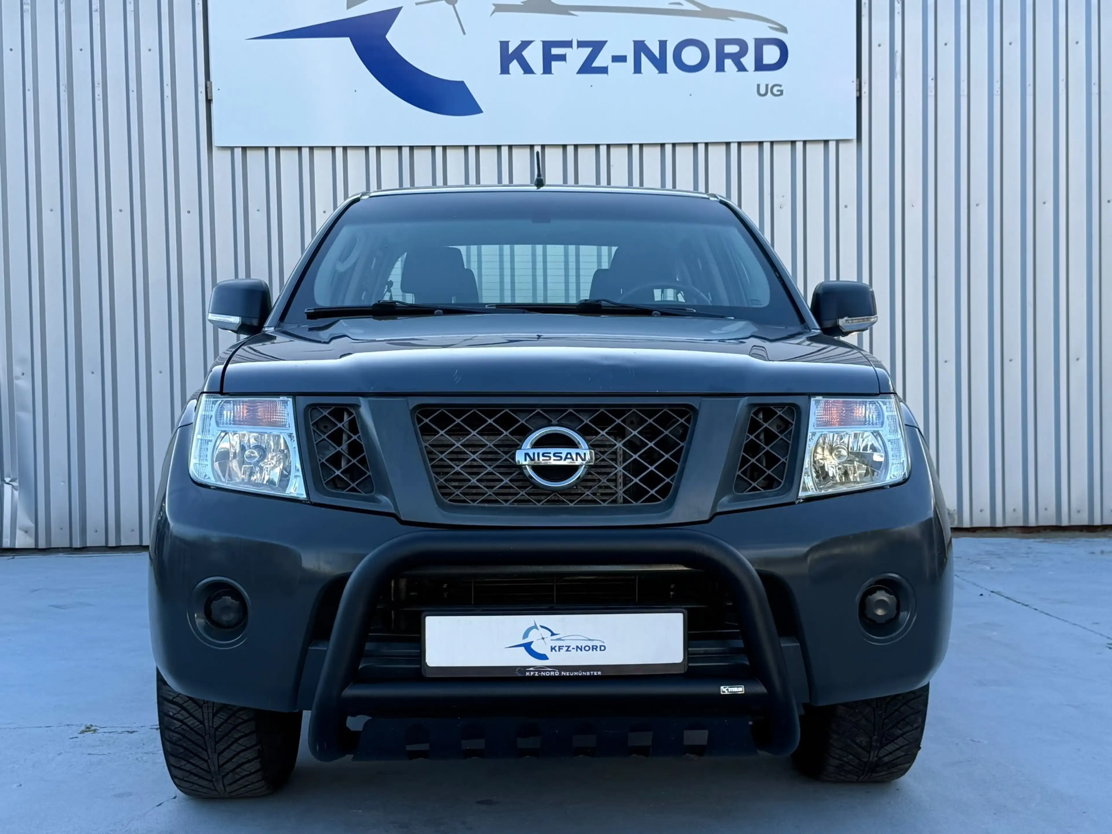 Nissan Navara Double Cab XE 4X4