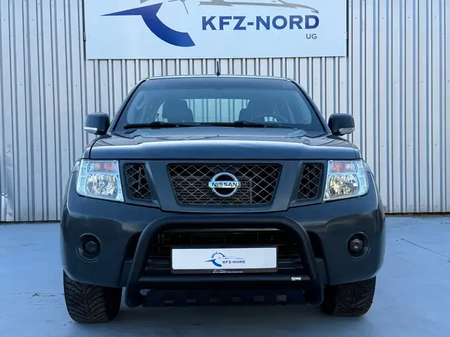 Nissan Navara Double Cab XE 4X4*