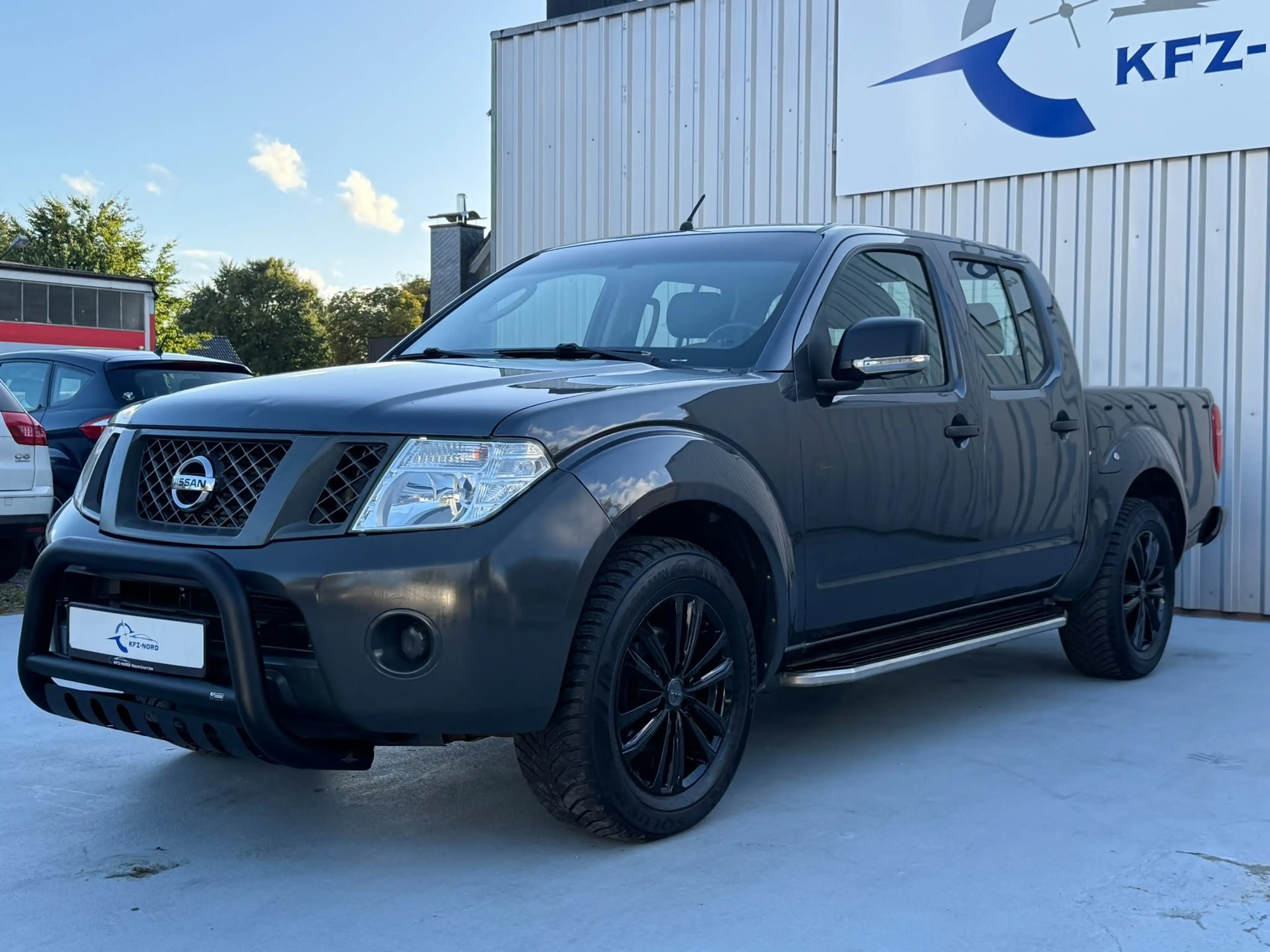 Nissan Navara Double Cab XE 4X4 — photo 2