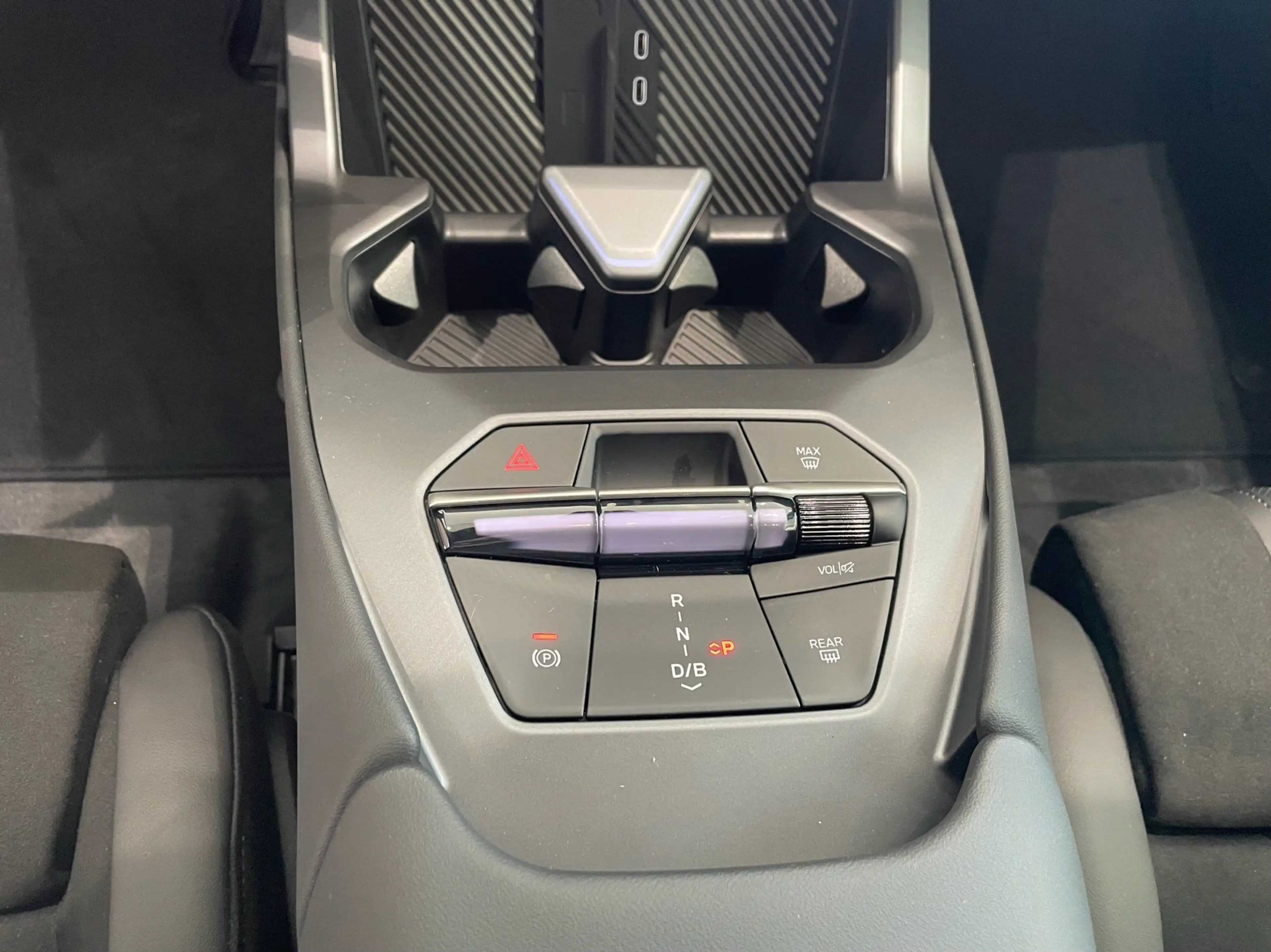 BMW iX3 40 M Sport Pro || AHK PANO H&K 360° — photo 9