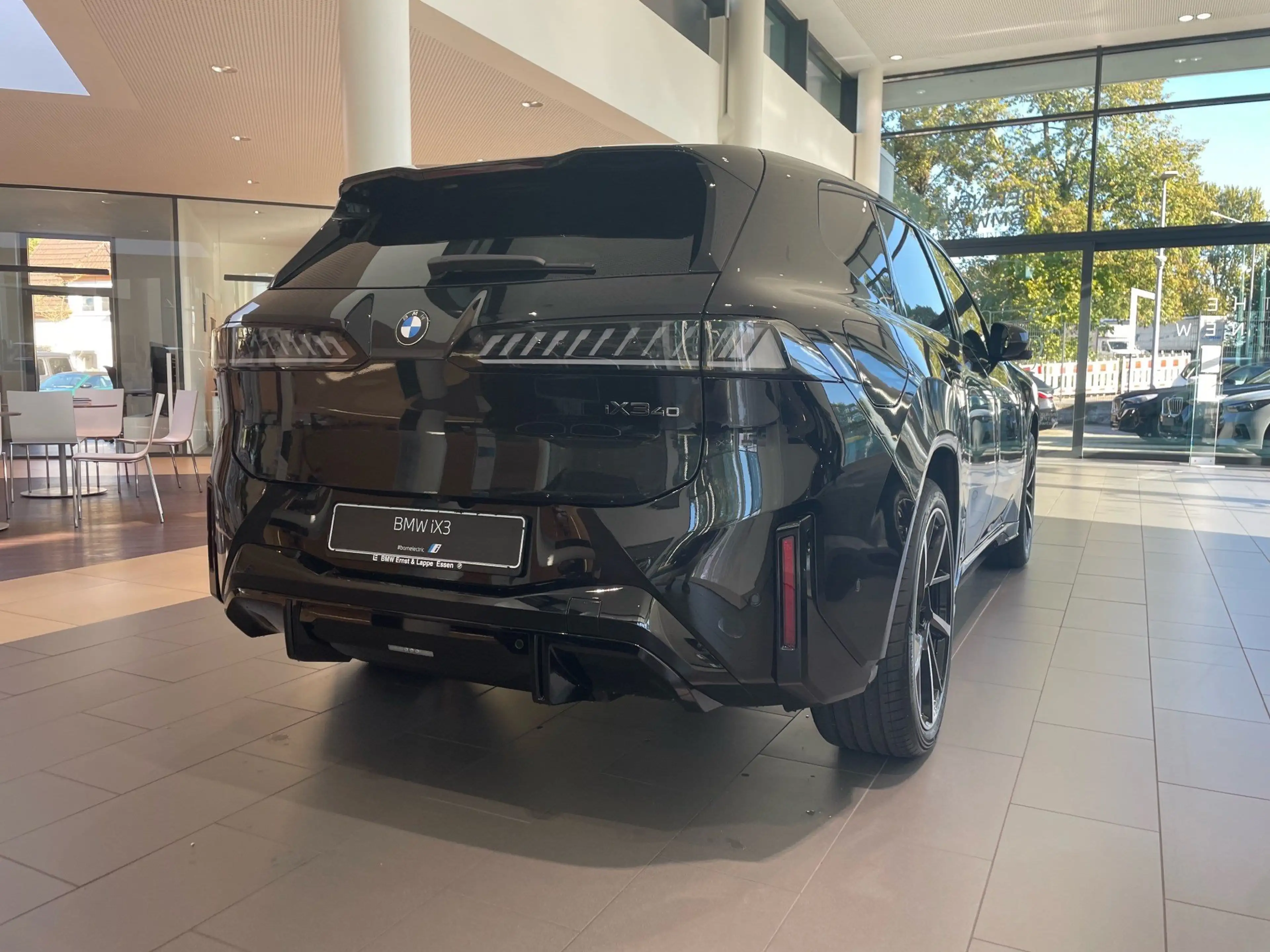 BMW iX3 40 M Sport Pro || AHK PANO H&K 360° — photo 2