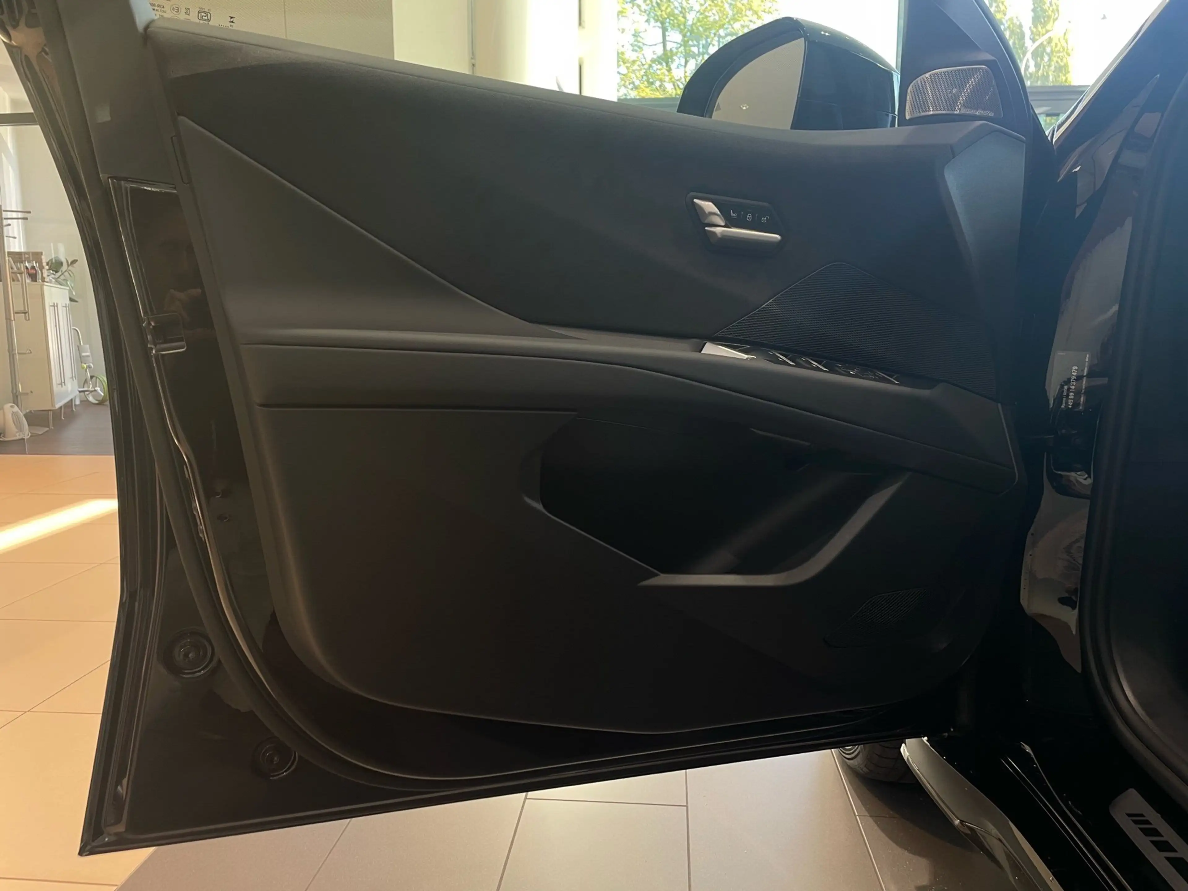 BMW iX3 40 M Sport Pro || AHK PANO H&K 360° — photo 4