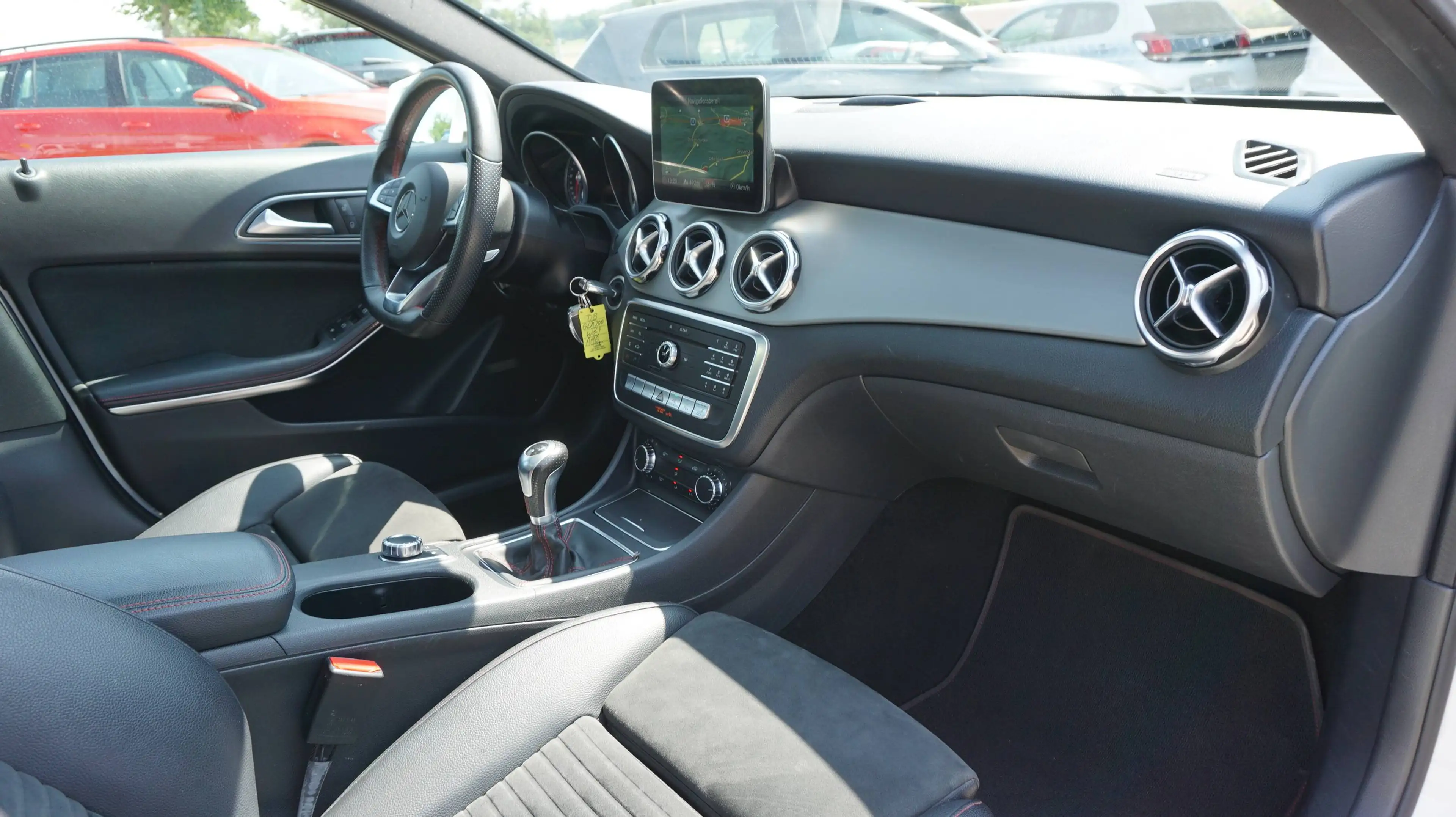 Mercedes-Benz GLA 200 GLA 200 !! Panoramadach !! Sitzheizung !! — photo 12