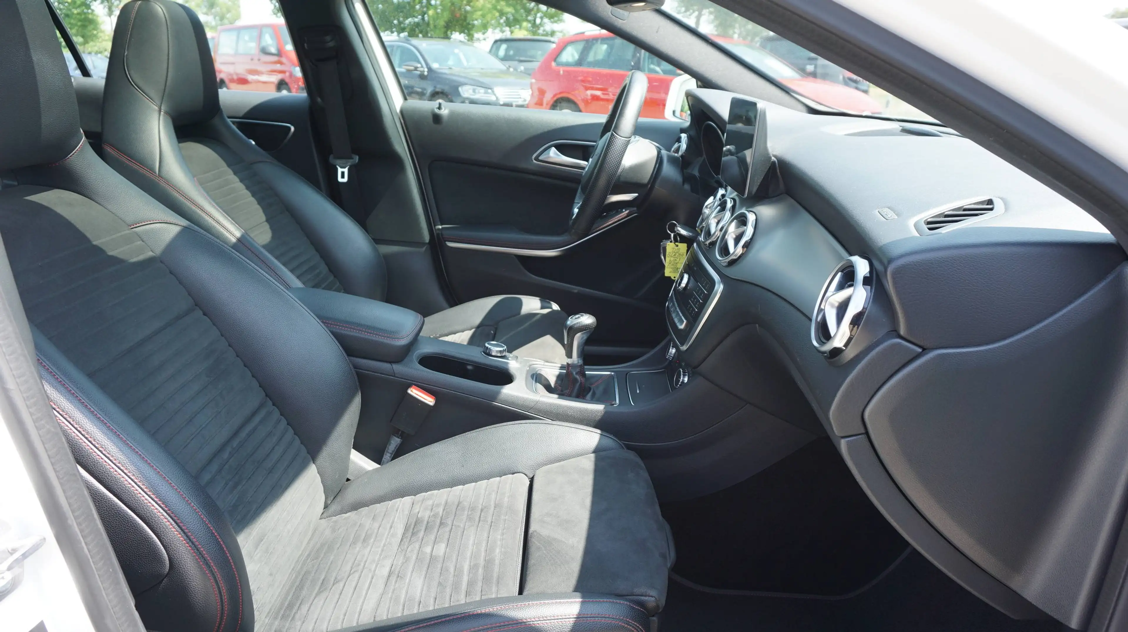 Mercedes-Benz GLA 200 GLA 200 !! Panoramadach !! Sitzheizung !! — photo 13