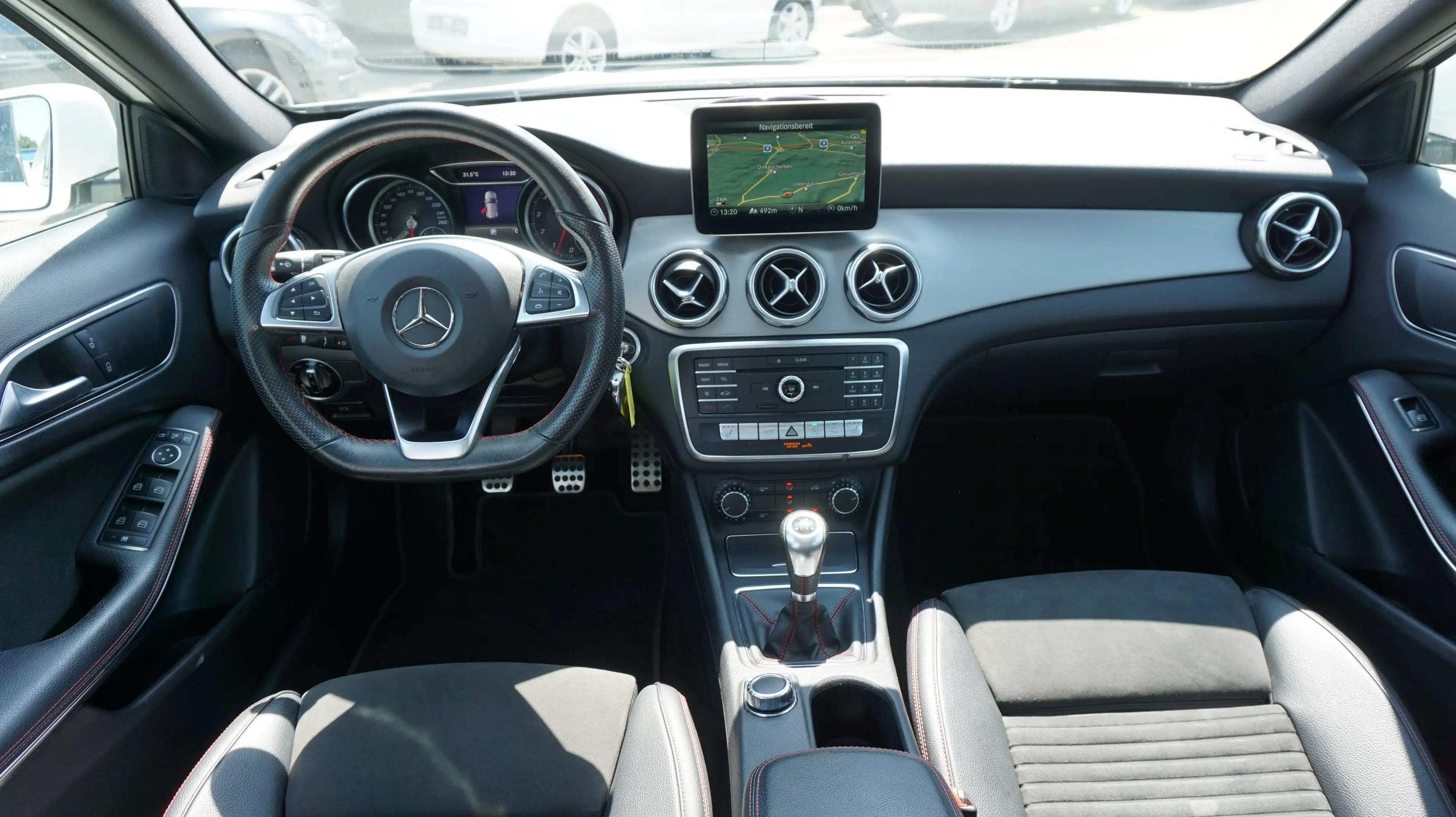 Mercedes-Benz GLA 200 GLA 200 !! Panoramadach !! Sitzheizung !! — photo 10