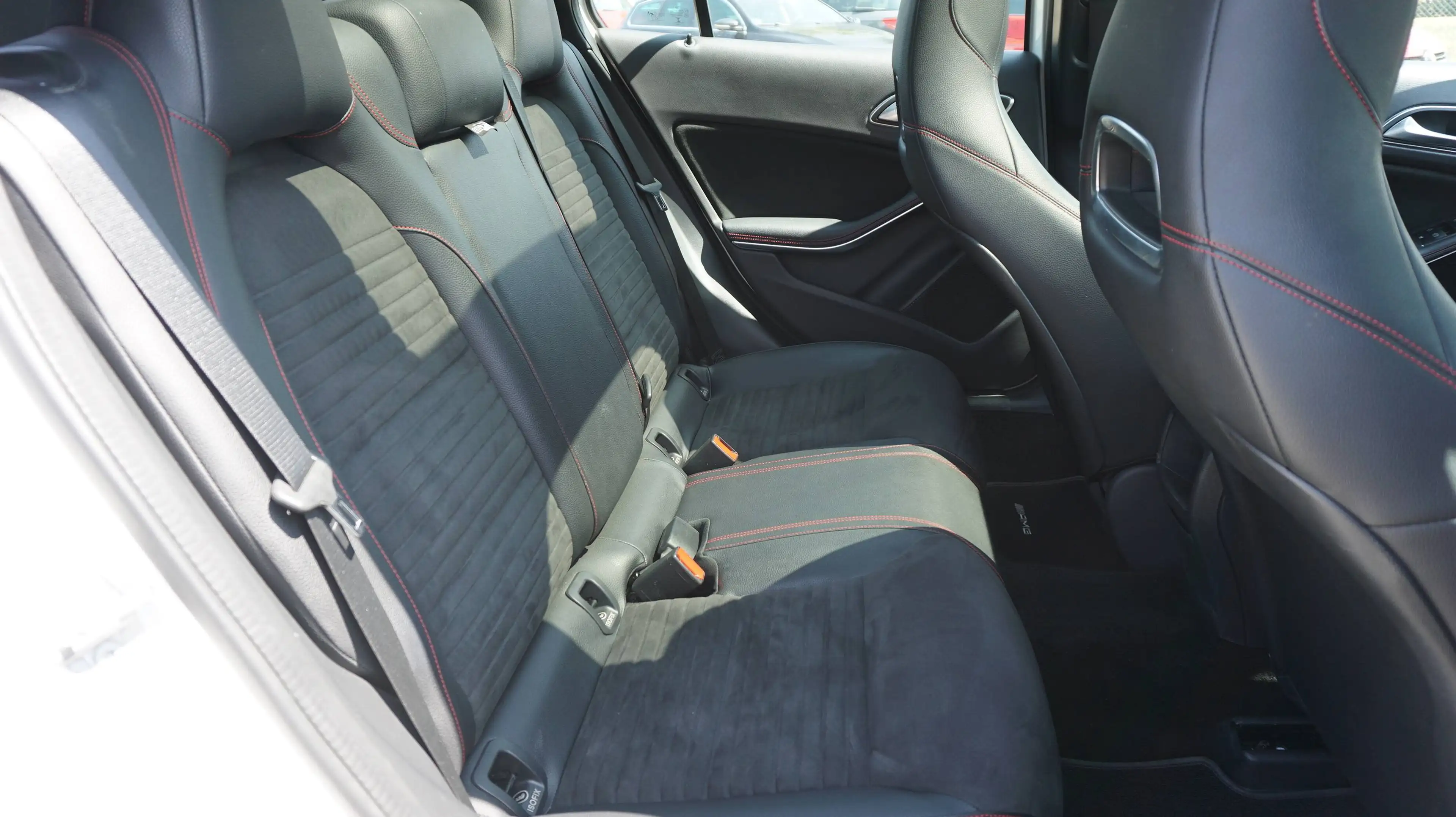 Mercedes-Benz GLA 200 GLA 200 !! Panoramadach !! Sitzheizung !! — photo 14