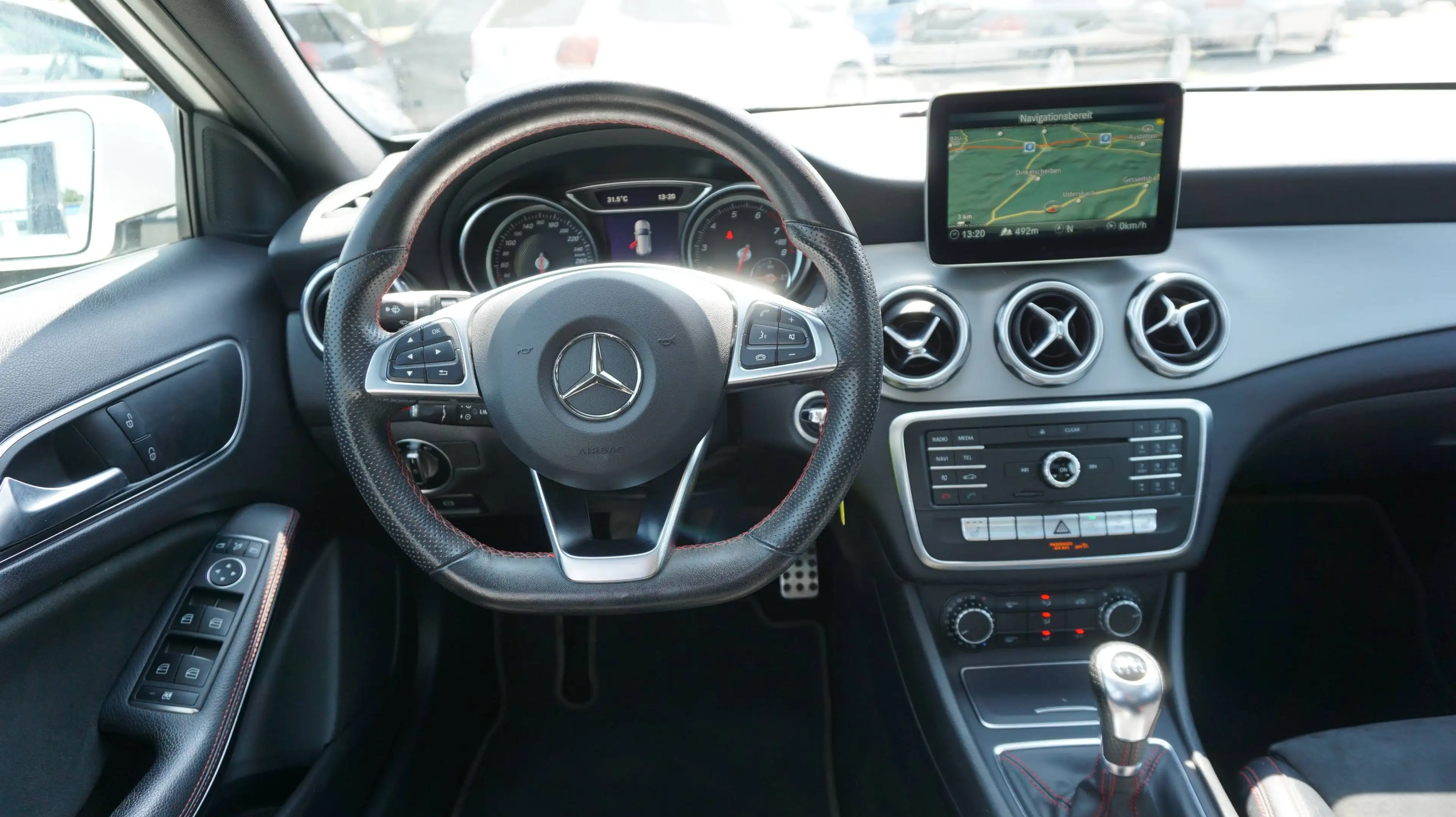 Mercedes-Benz GLA 200 GLA 200 !! Panoramadach !! Sitzheizung !! — photo 11