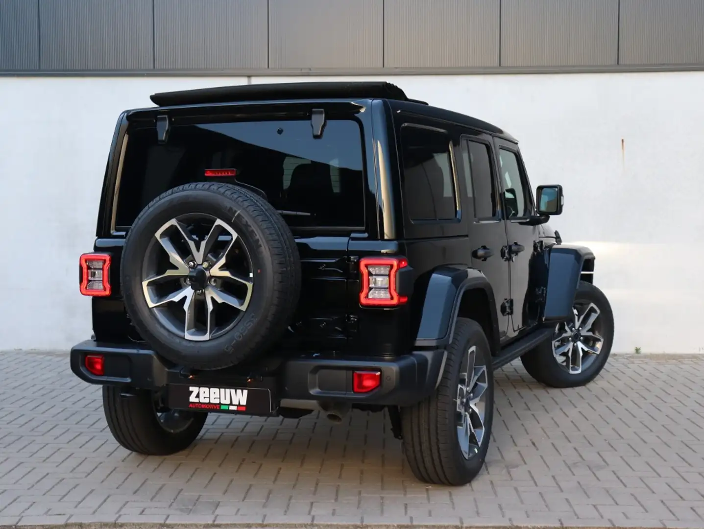 Jeep Wrangler Unlimited 4xe 380 PK Sahara | Schuifdak | Leder | Zwart - 2
