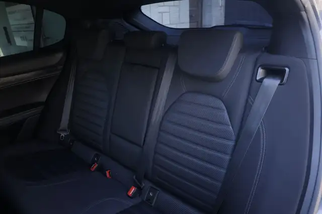 Alfa Romeo Stelvio view 3