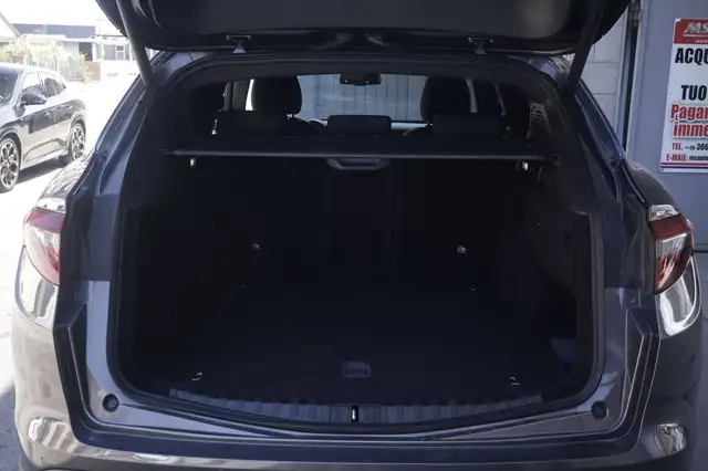 Alfa Romeo Stelvio view 20