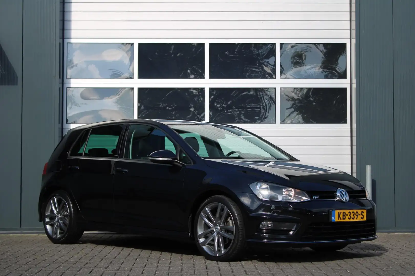 Volkswagen Golf 1.4 TSI Connected Series R-Line DSG Clima/Cruise/N Zwart - 1