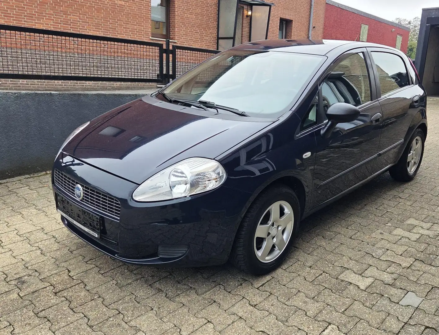 Fiat Grande Punto Grande Punto  5-Türer 1.2 8V Dynamic Blau - 1