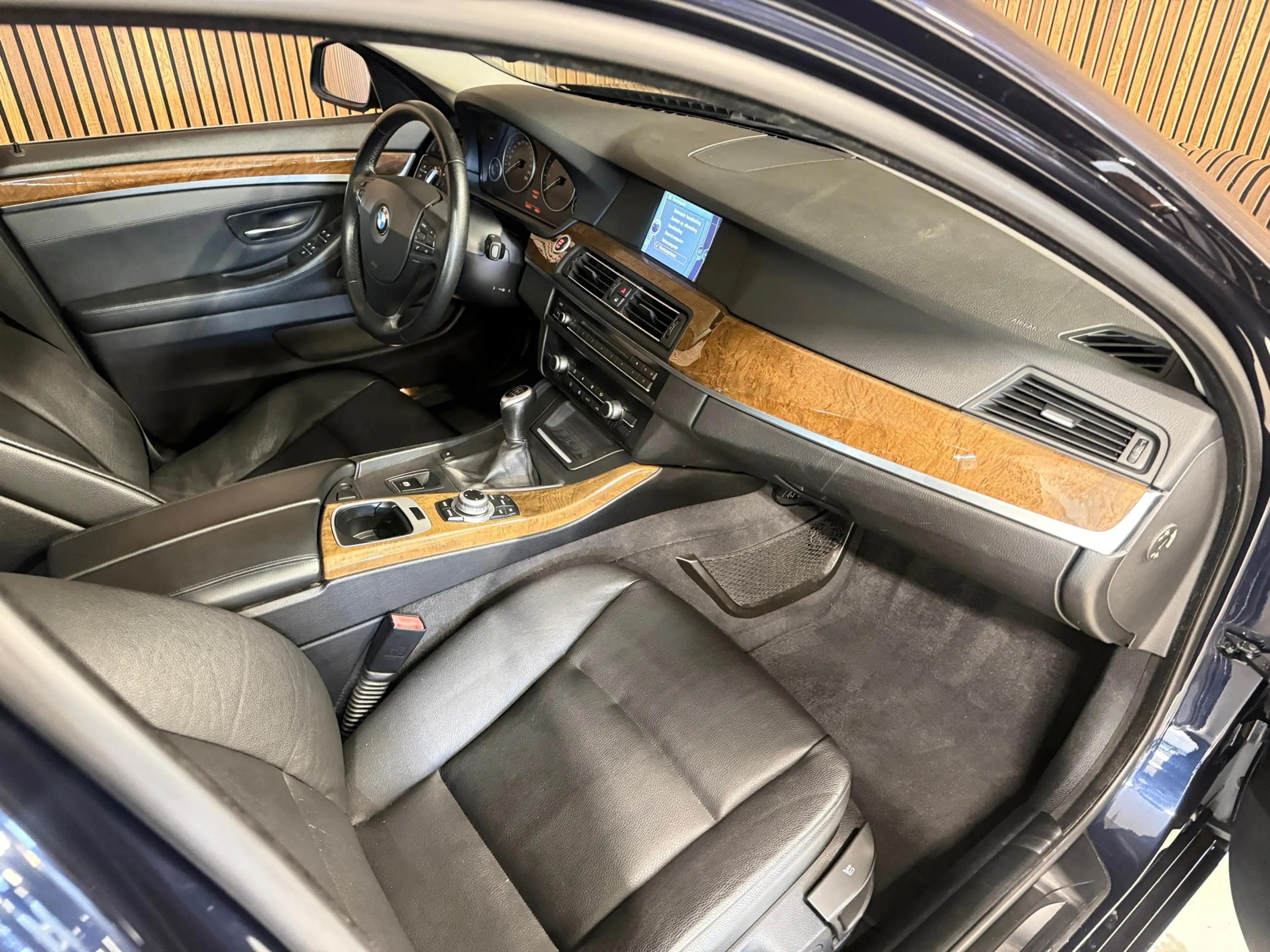 BMW 523 5-serie 523i - Leder - Dak -Hand geschakeld — photo 11