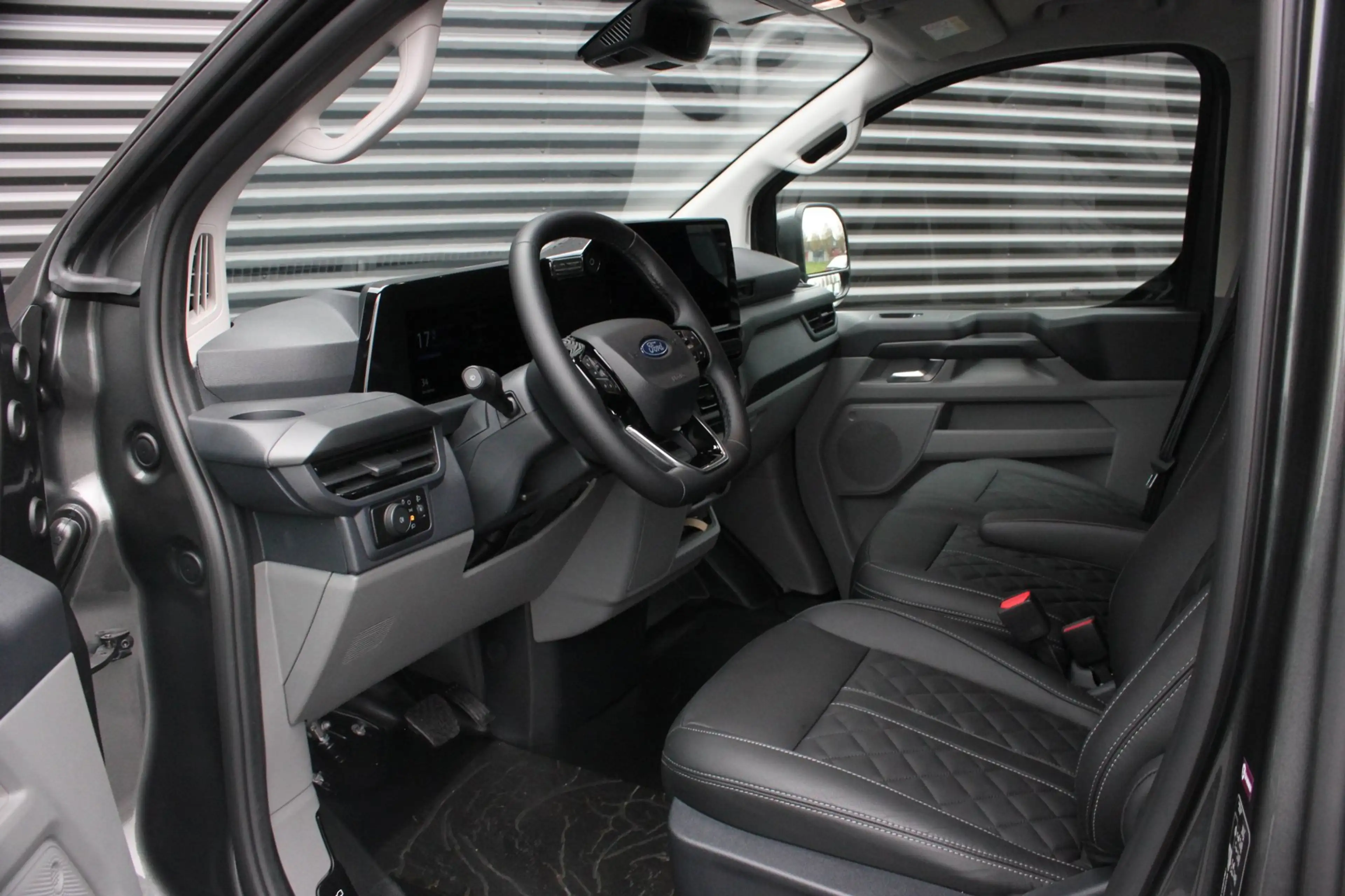 Ford E-Transit Cust. 340 L2H1 SPORT 65 kWh 218PK / JB- EDITON / C — photo 26