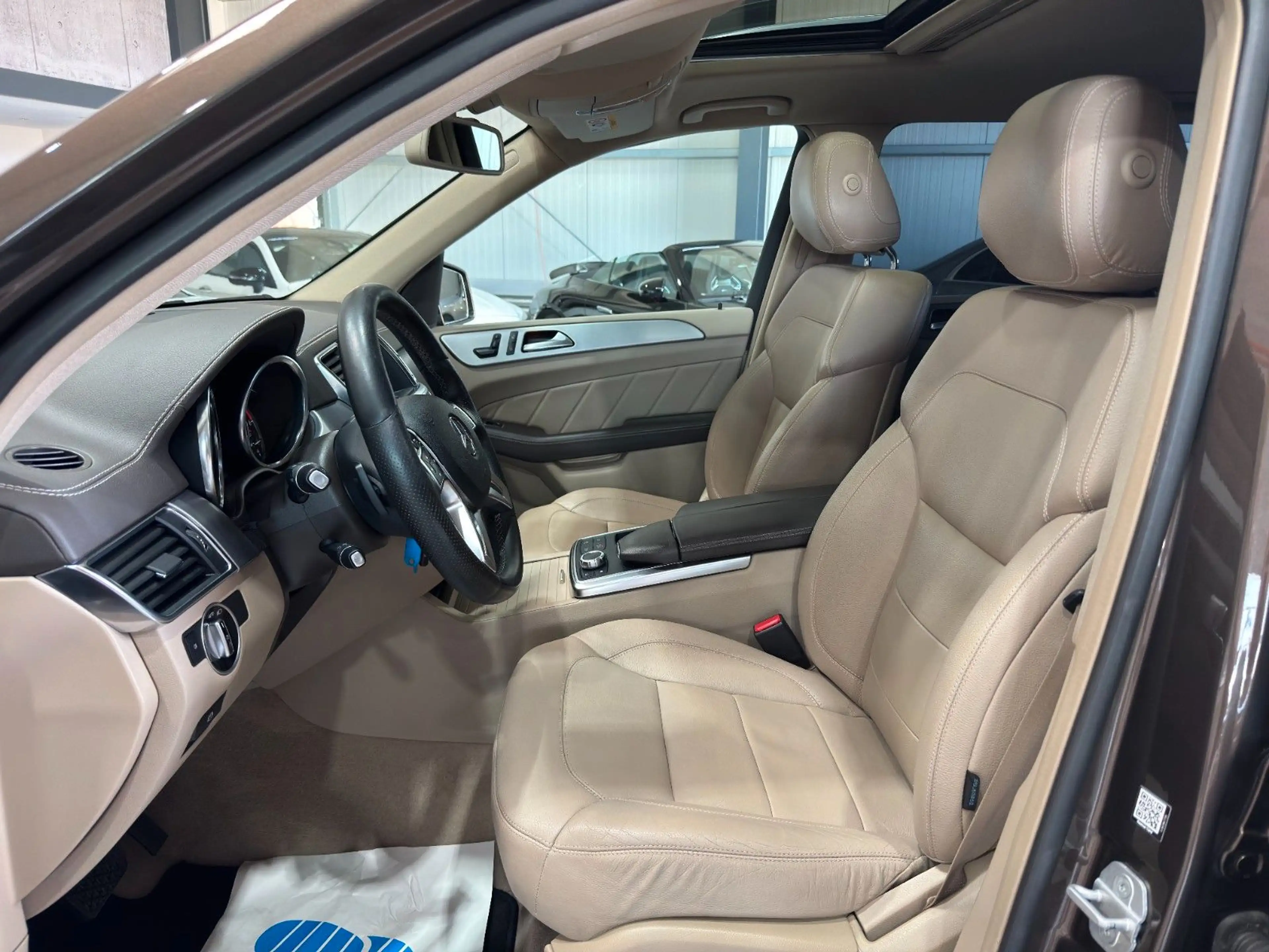 Mercedes-Benz GL 350 /BlueTec/4Matic/LED/PDC V+H/AHK/TEMP/NAVI — photo 9