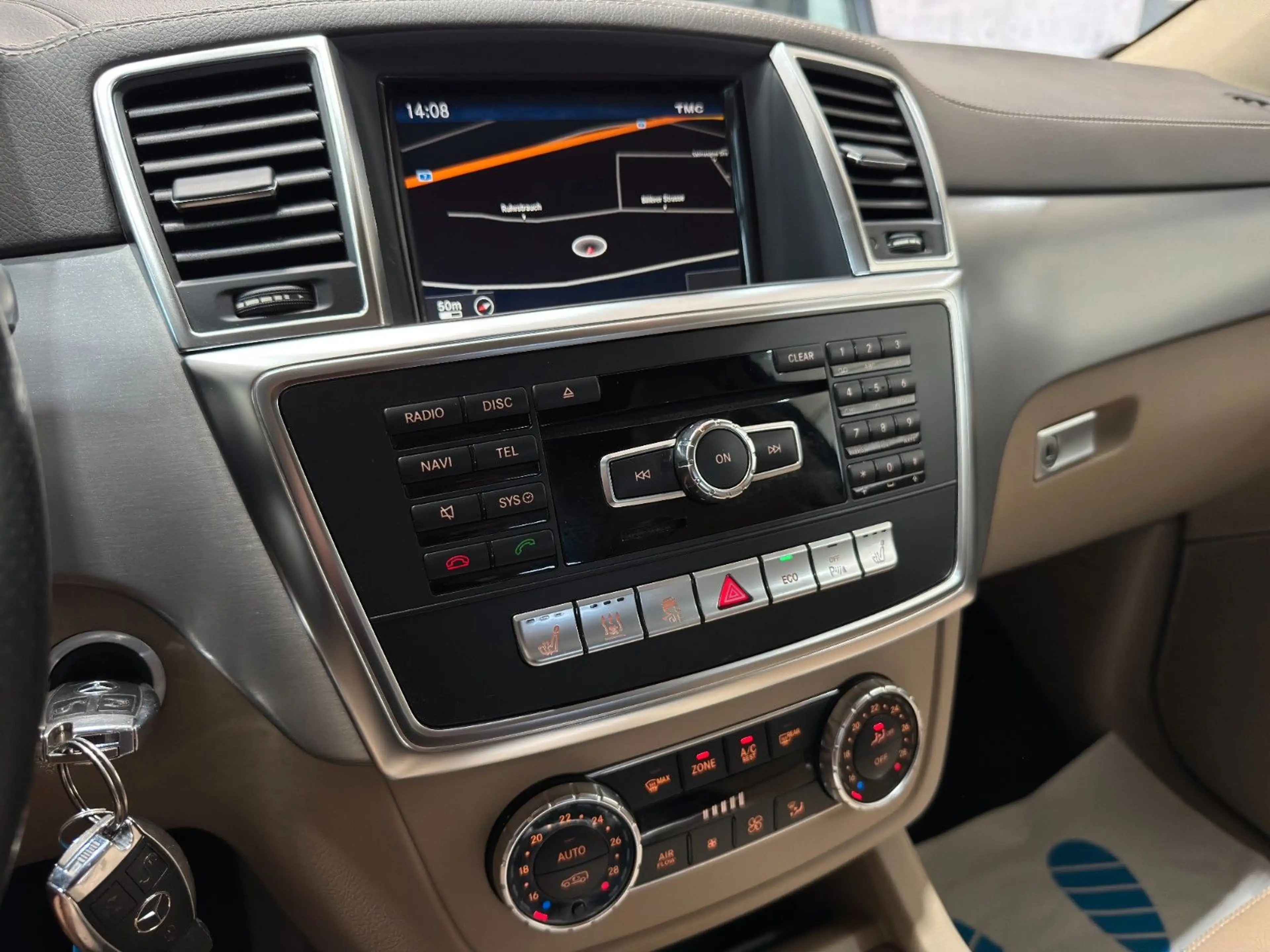 Mercedes-Benz GL 350 /BlueTec/4Matic/LED/PDC V+H/AHK/TEMP/NAVI — photo 14