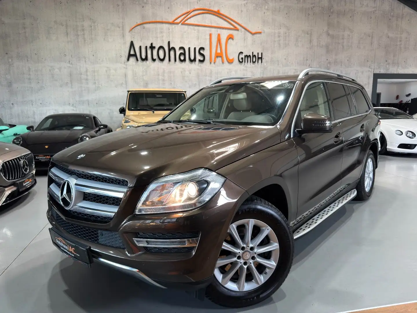 Mercedes-Benz GL 350 /BlueTec/4Matic/LED/PDC V+H/AHK/TEMP/NAVI Braun - 1