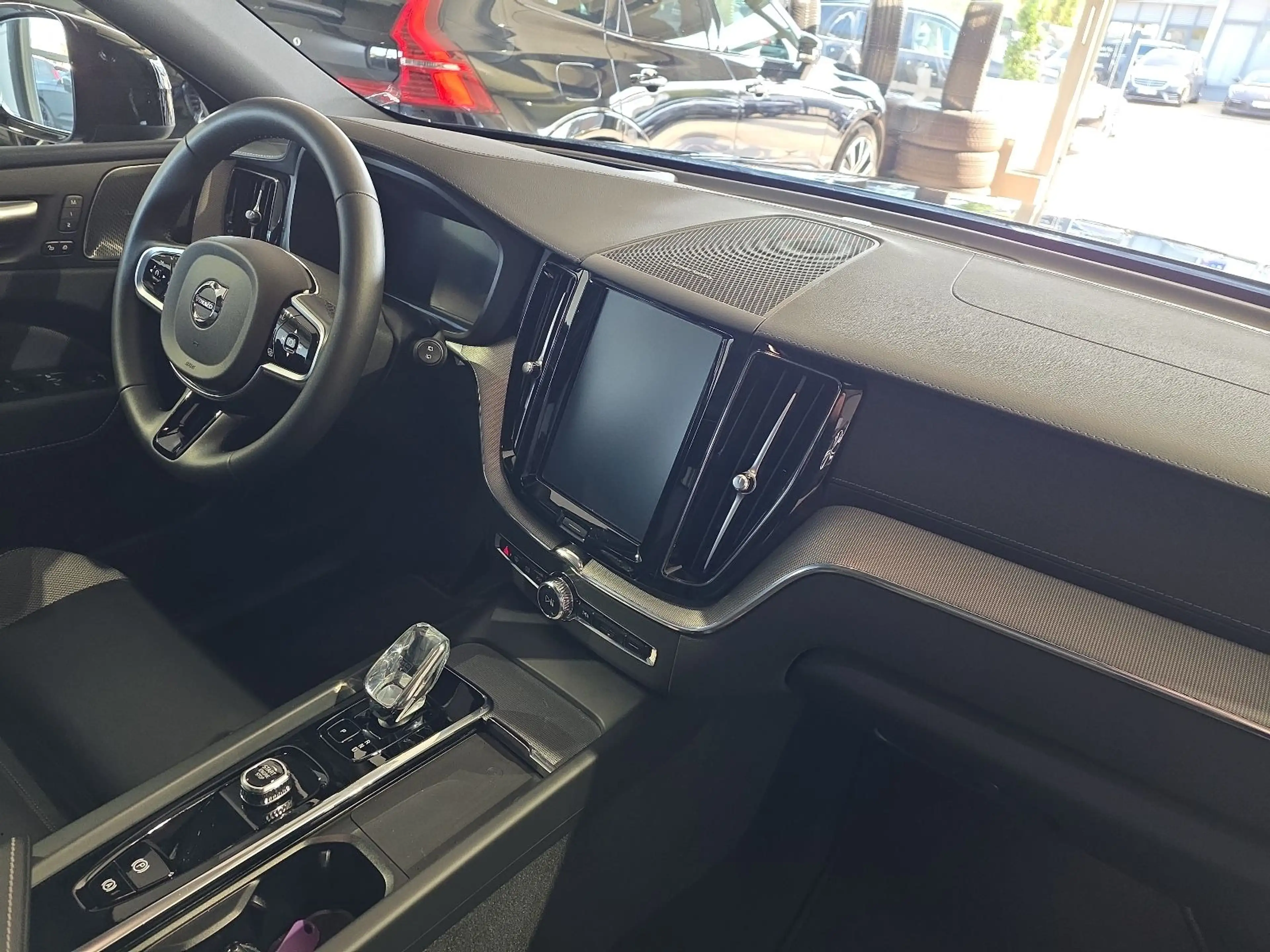 Volvo XC60 B5 Ultra Dark AWD ACC BLIS FourC AHK 360° — photo 12