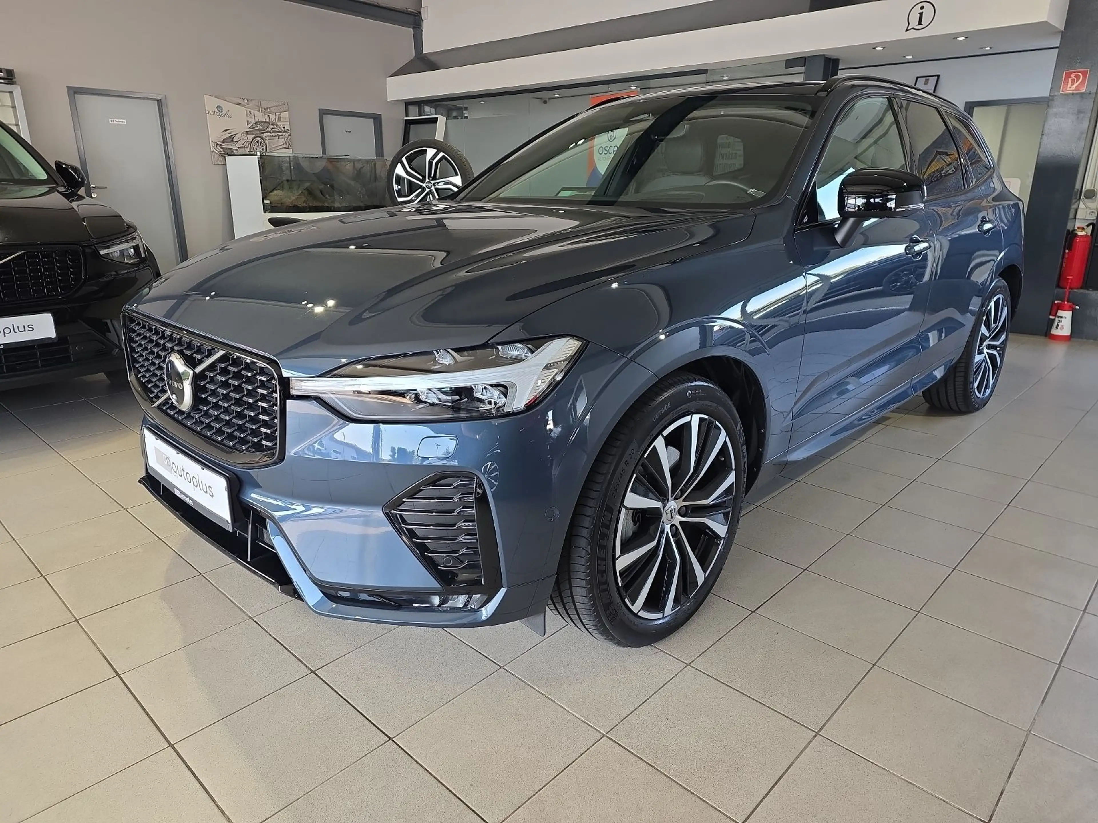 Volvo XC60 B5 Ultra Dark AWD ACC BLIS FourC AHK 360°