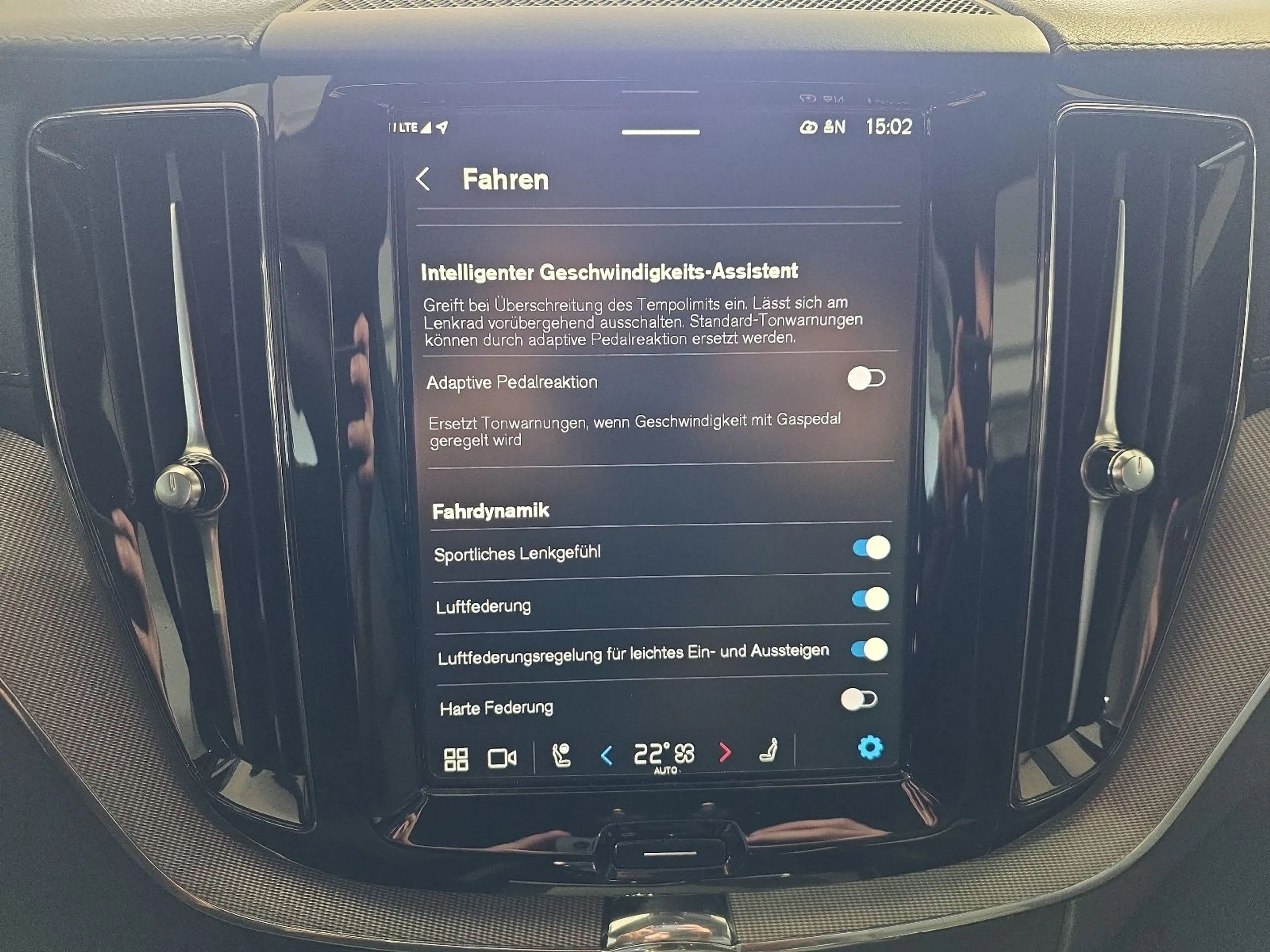 Volvo XC60 B5 Ultra Dark AWD ACC BLIS FourC AHK 360° — photo 30