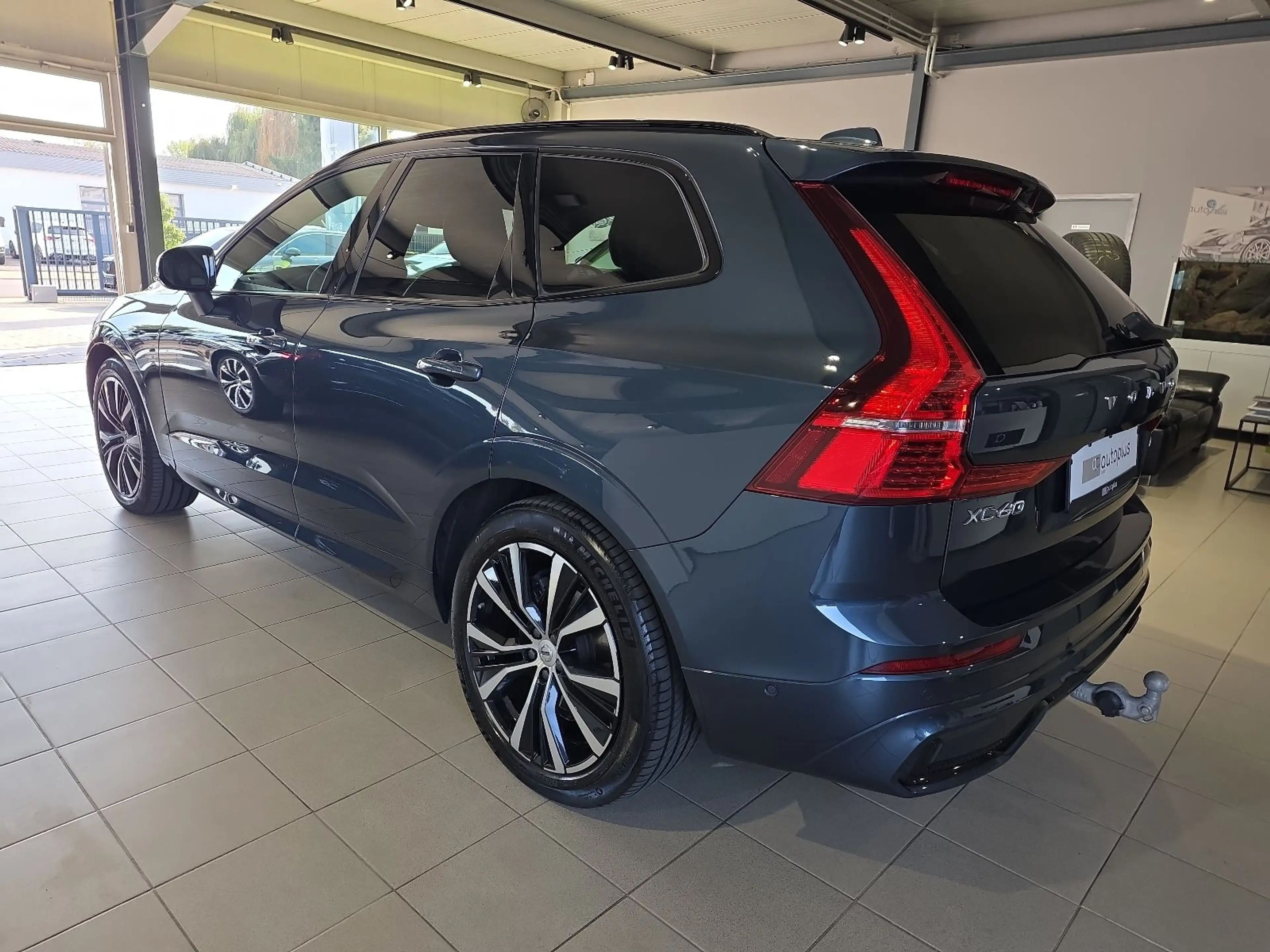 Volvo XC60 B5 Ultra Dark AWD ACC BLIS FourC AHK 360° — photo 10