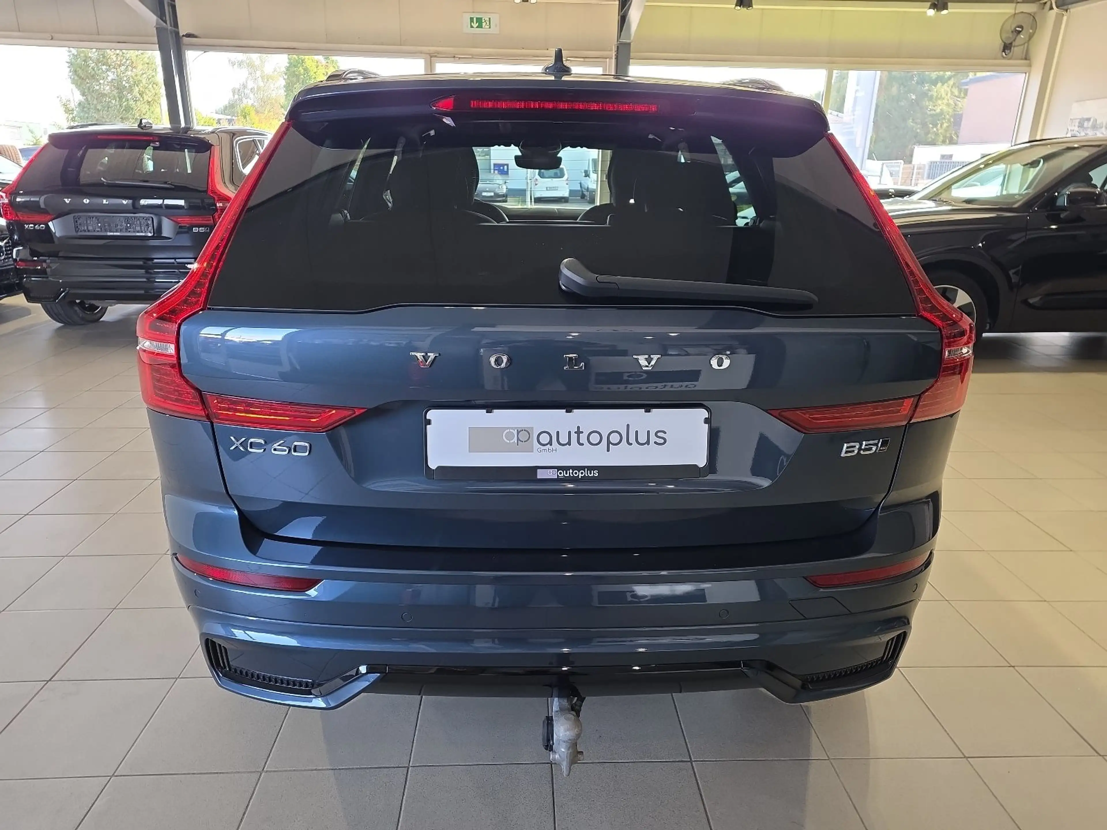 Volvo XC60 B5 Ultra Dark AWD ACC BLIS FourC AHK 360° — photo 8