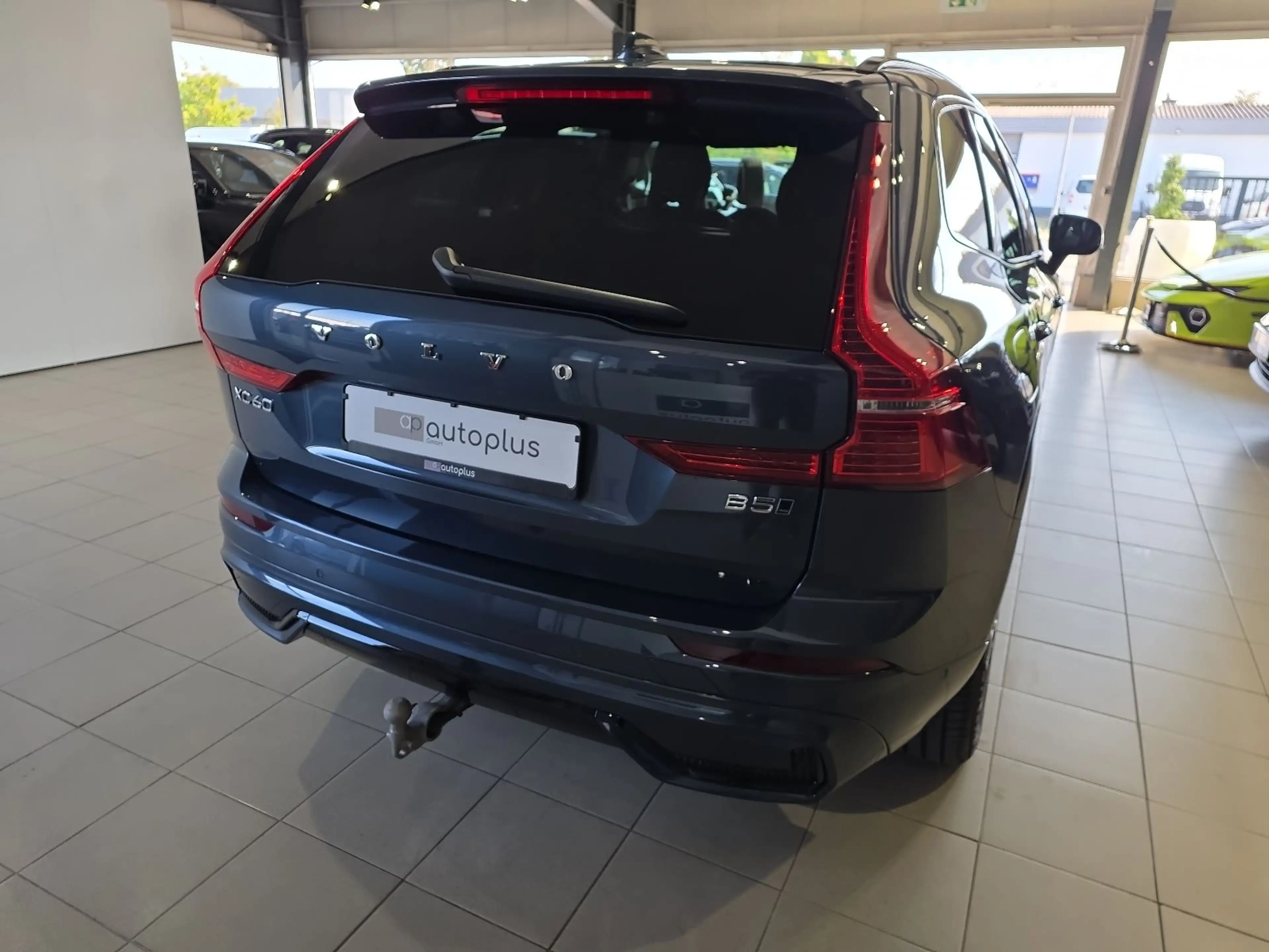Volvo XC60 B5 Ultra Dark AWD ACC BLIS FourC AHK 360° — photo 7