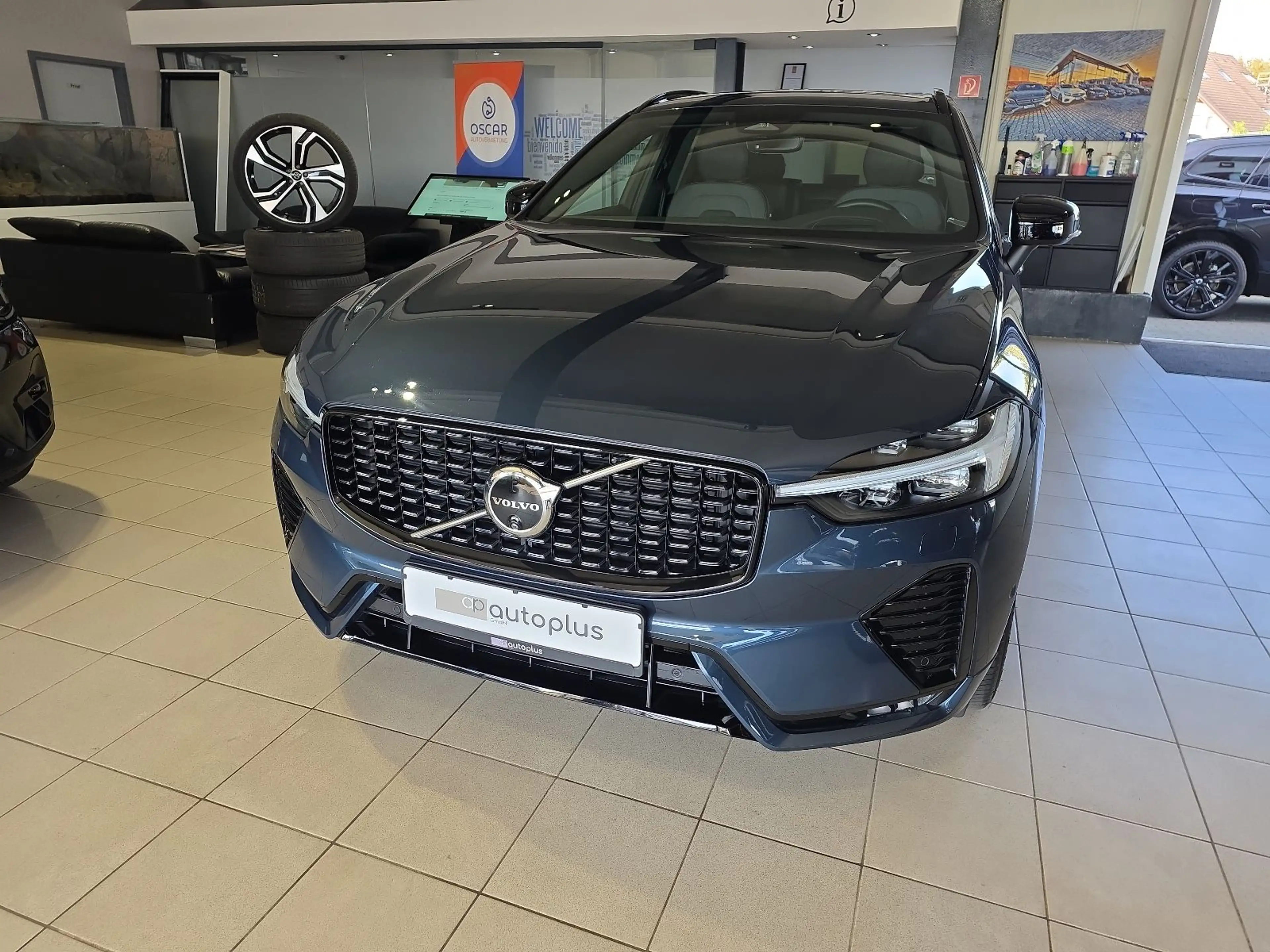 Volvo XC60 B5 Ultra Dark AWD ACC BLIS FourC AHK 360° — photo 2