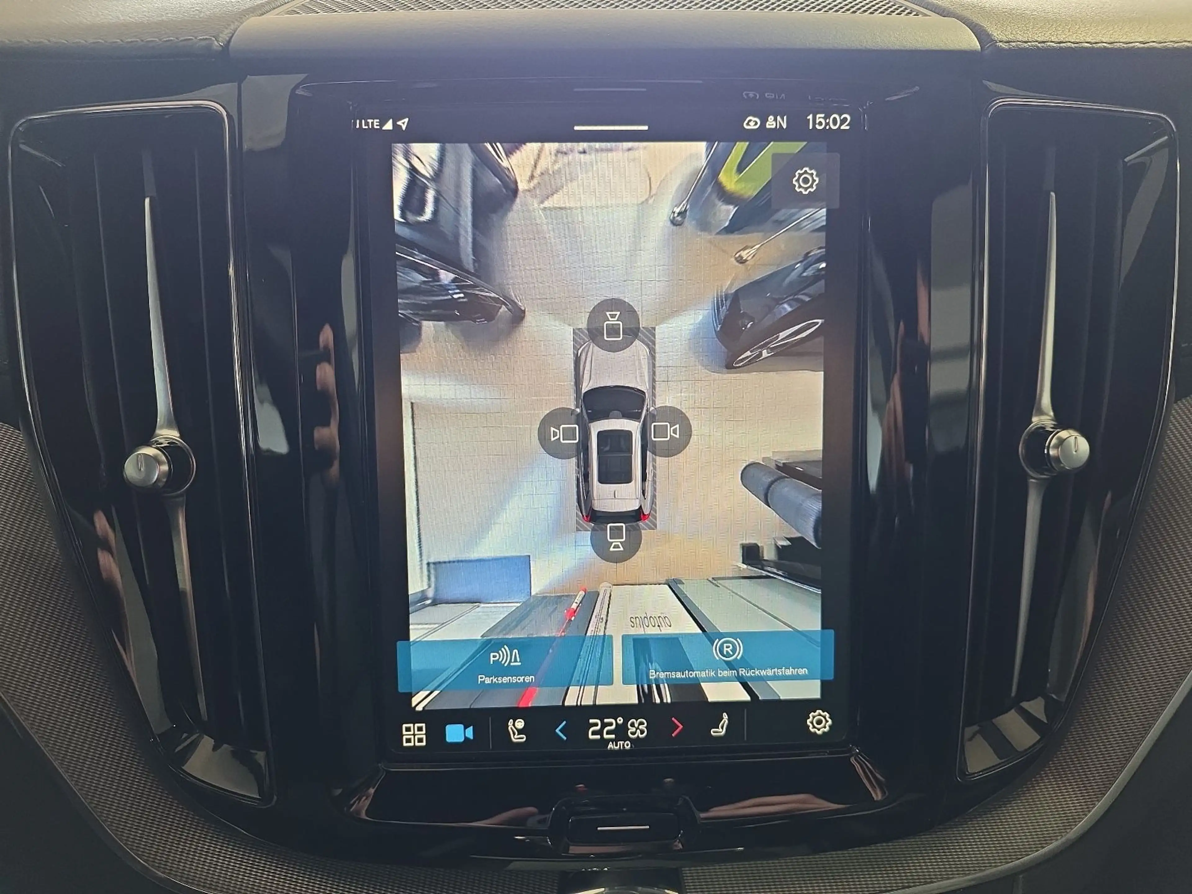 Volvo XC60 B5 Ultra Dark AWD ACC BLIS FourC AHK 360° — photo 26