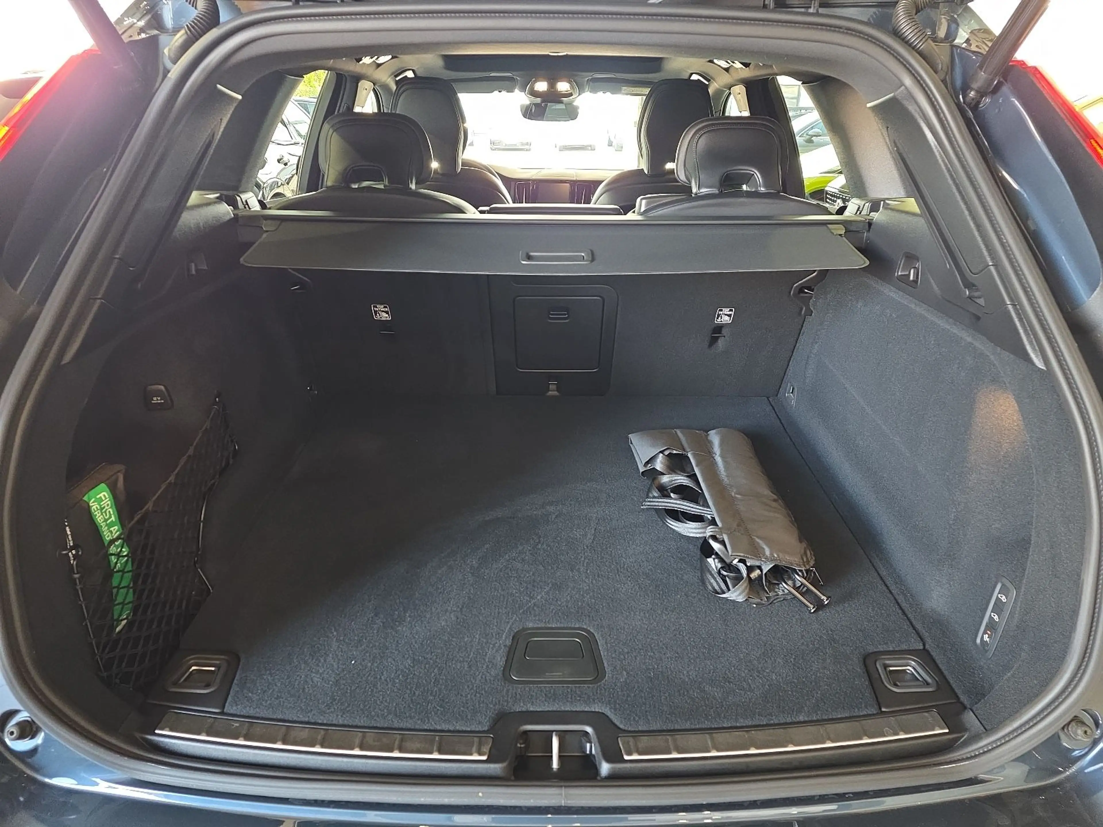 Volvo XC60 B5 Ultra Dark AWD ACC BLIS FourC AHK 360° — photo 14