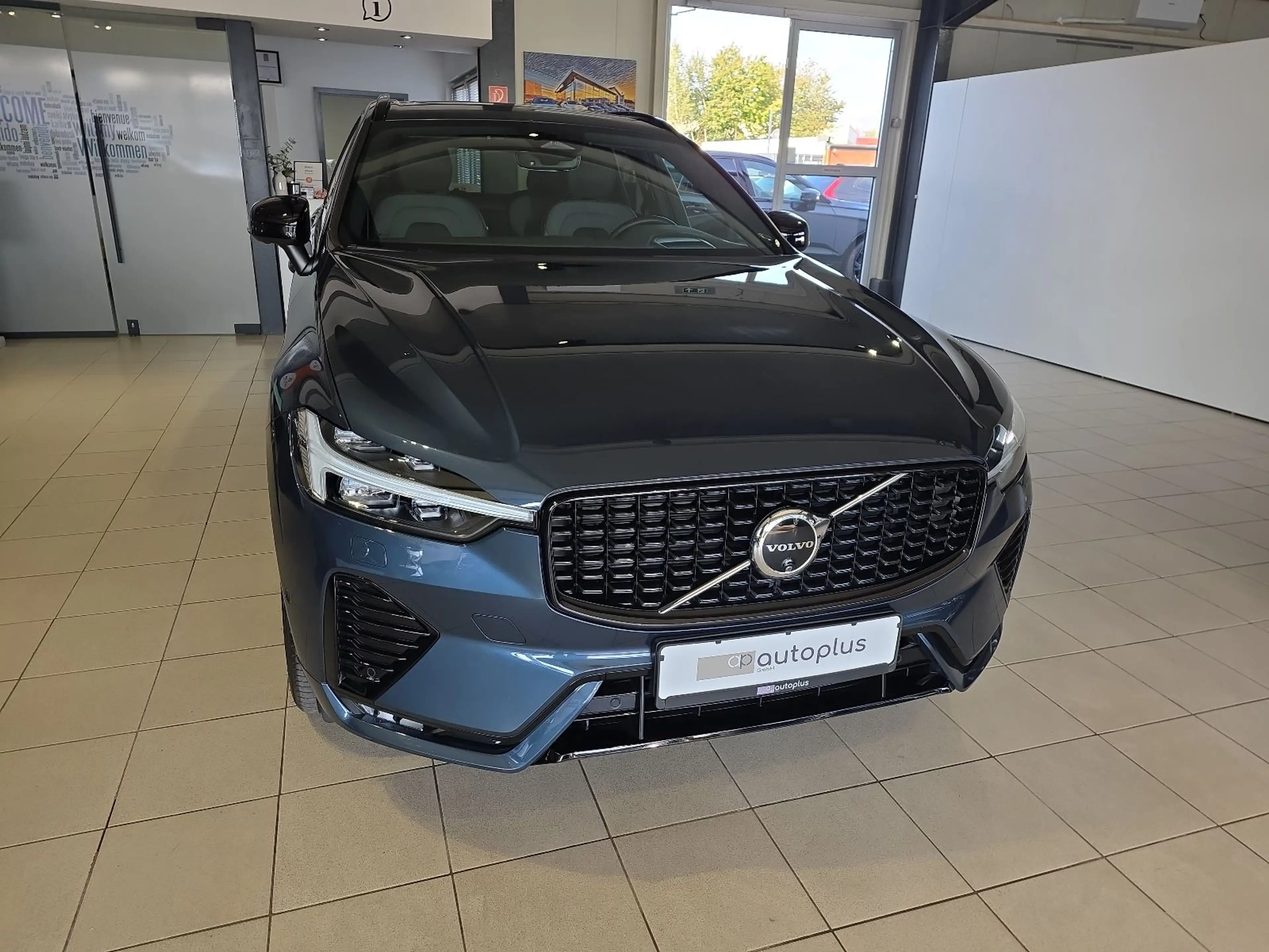 Volvo XC60 B5 Ultra Dark AWD ACC BLIS FourC AHK 360° — photo 4