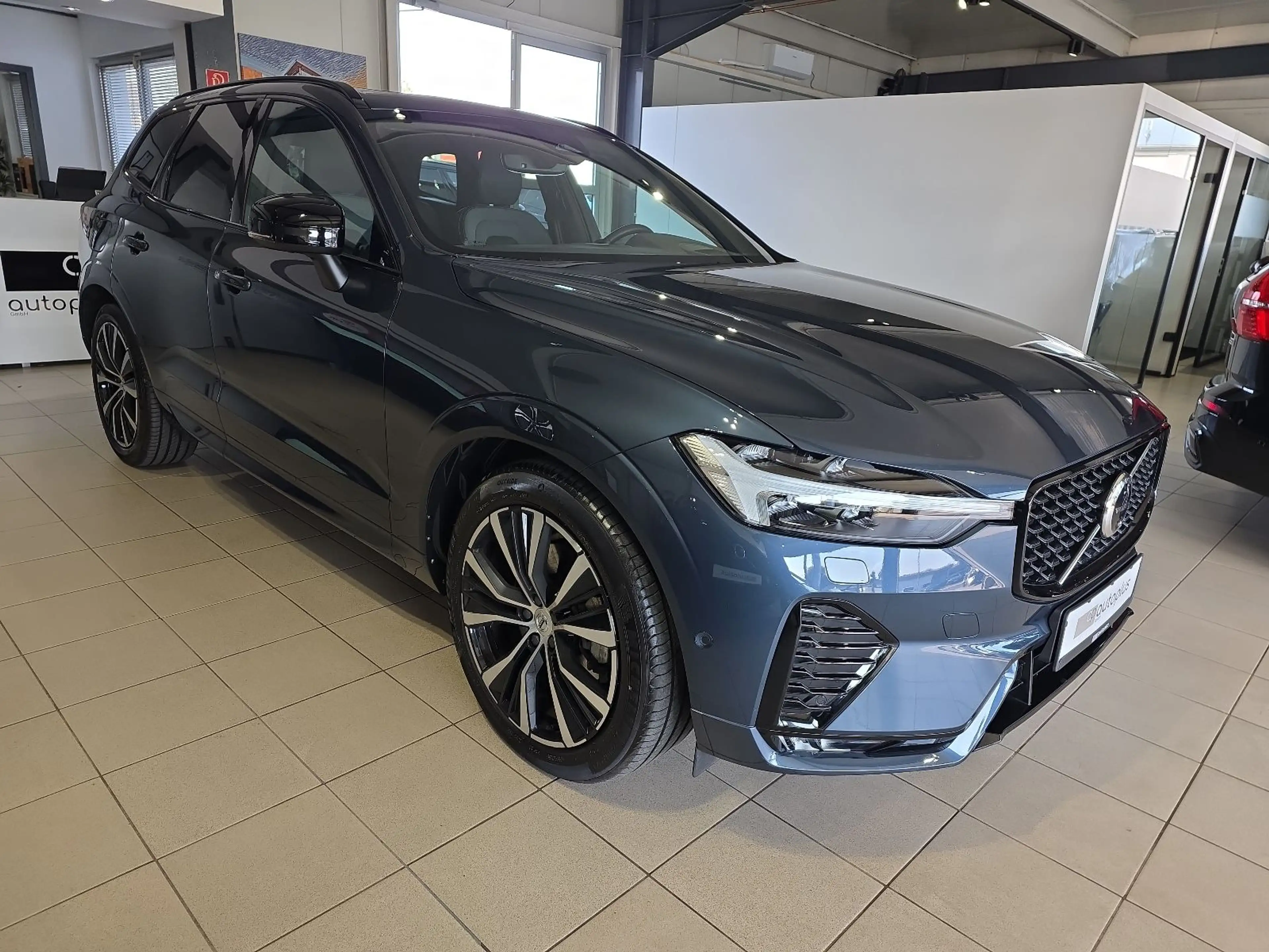 Volvo XC60 B5 Ultra Dark AWD ACC BLIS FourC AHK 360° — photo 5