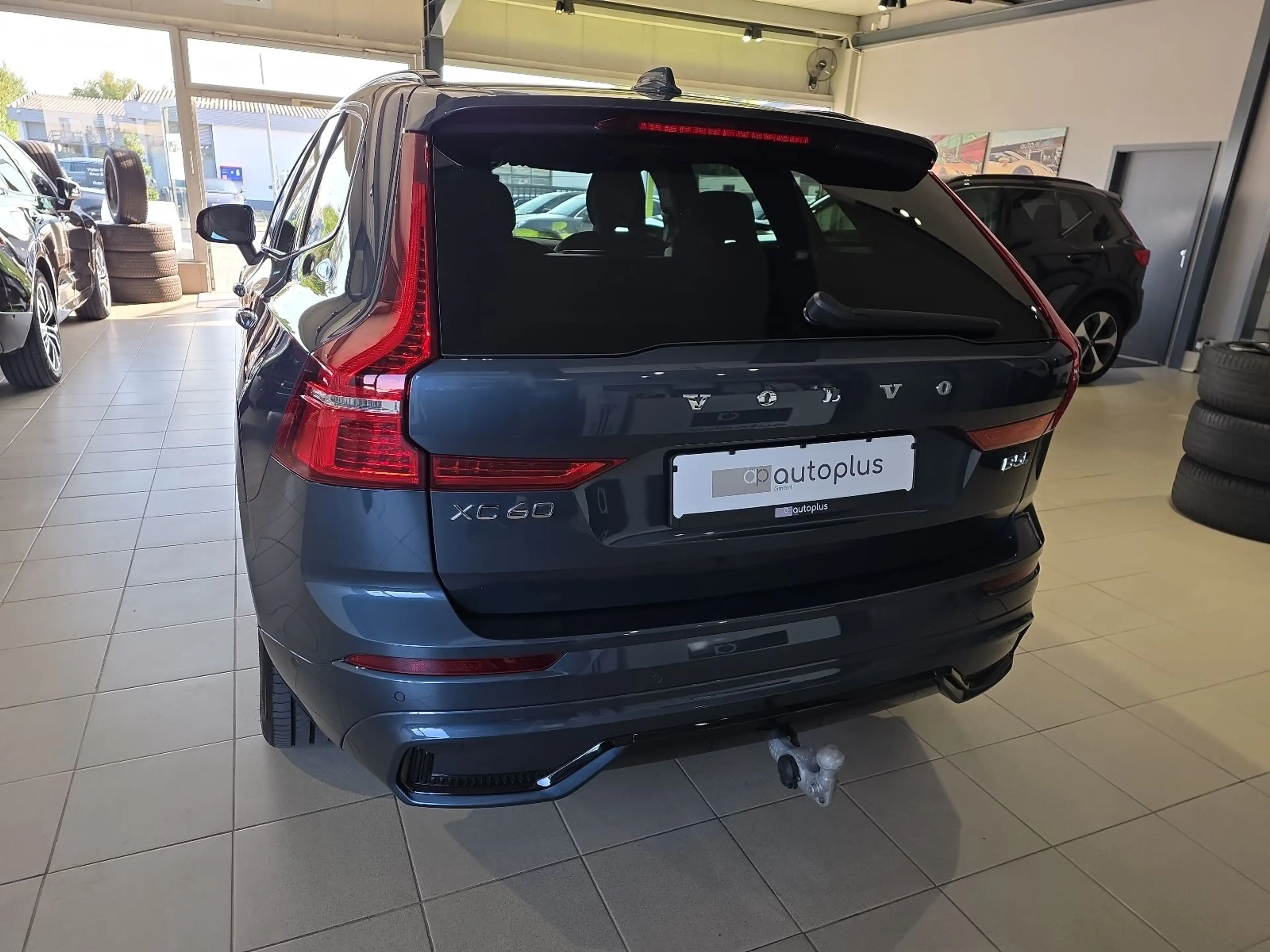 Volvo XC60 B5 Ultra Dark AWD ACC BLIS FourC AHK 360° — photo 9