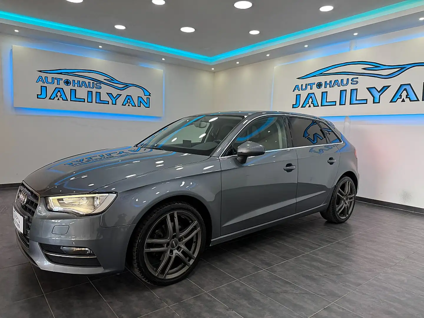 Audi A3 1,6 TDI, AHK, LED+XENON, 18 ZOLL FELGEN, TEMPOMAT Grau - 2